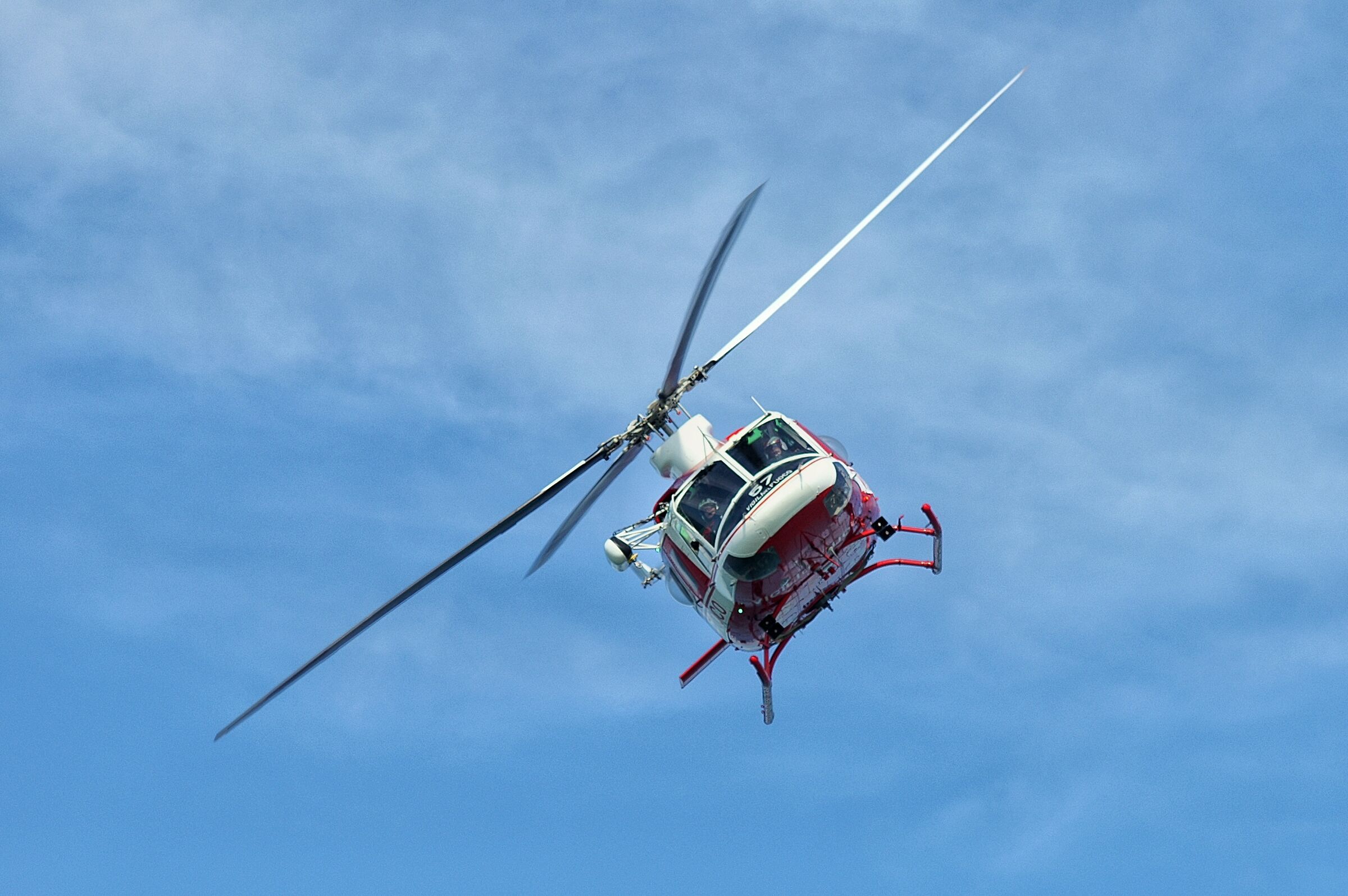 Vigili del fuoco in volo.