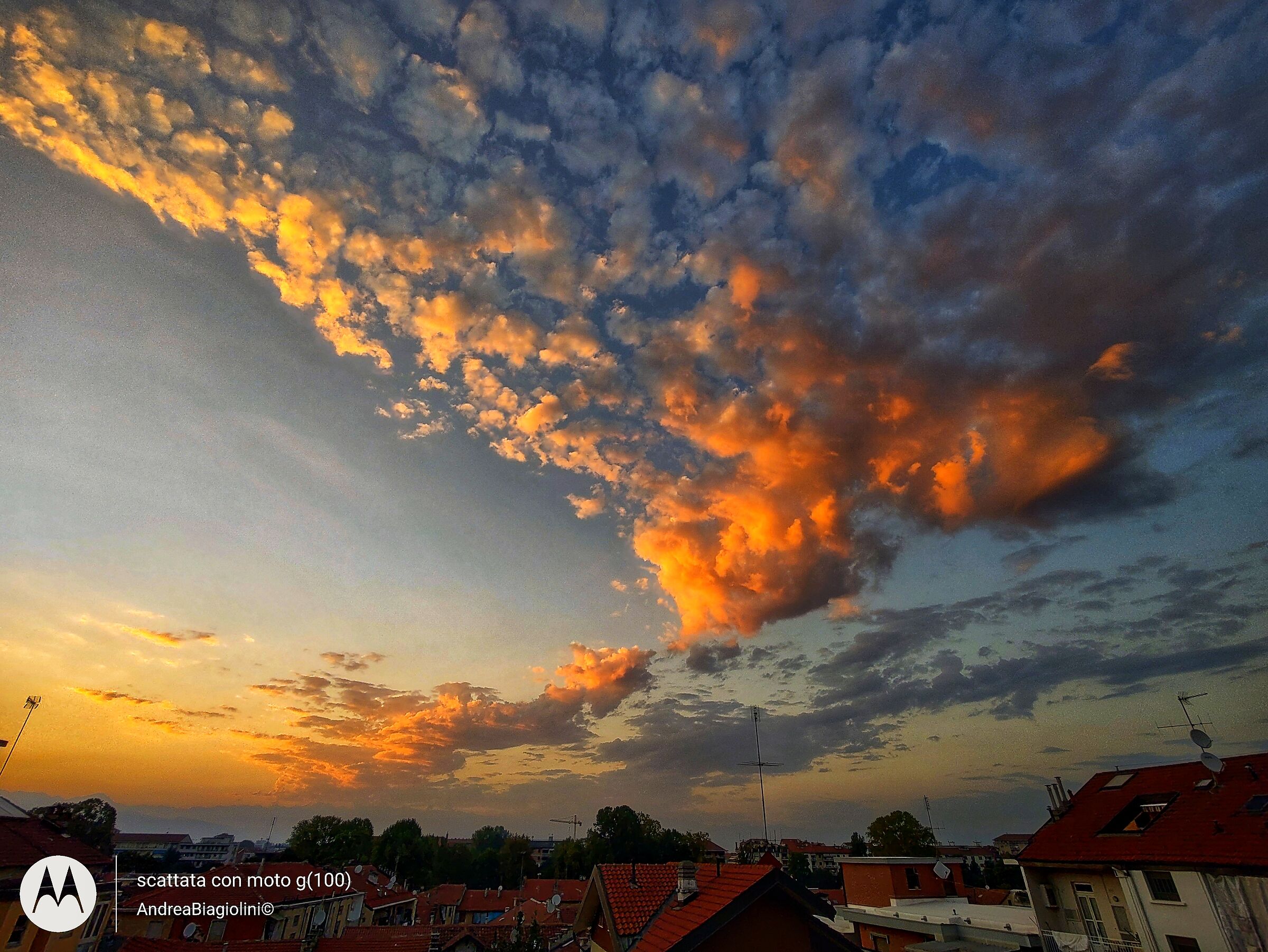 Guardandosi l'ombelico
