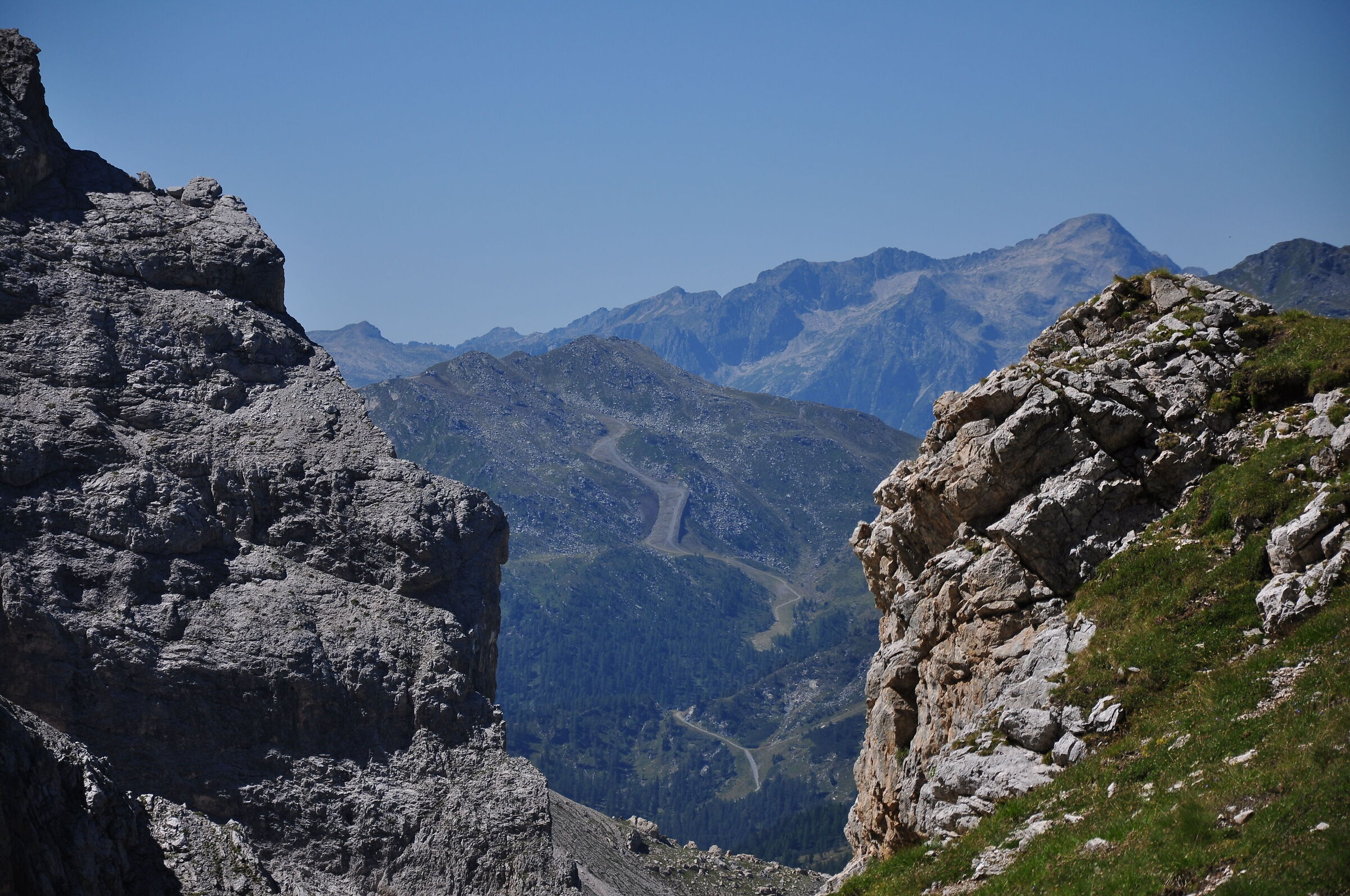 Una finestra tra le montagne