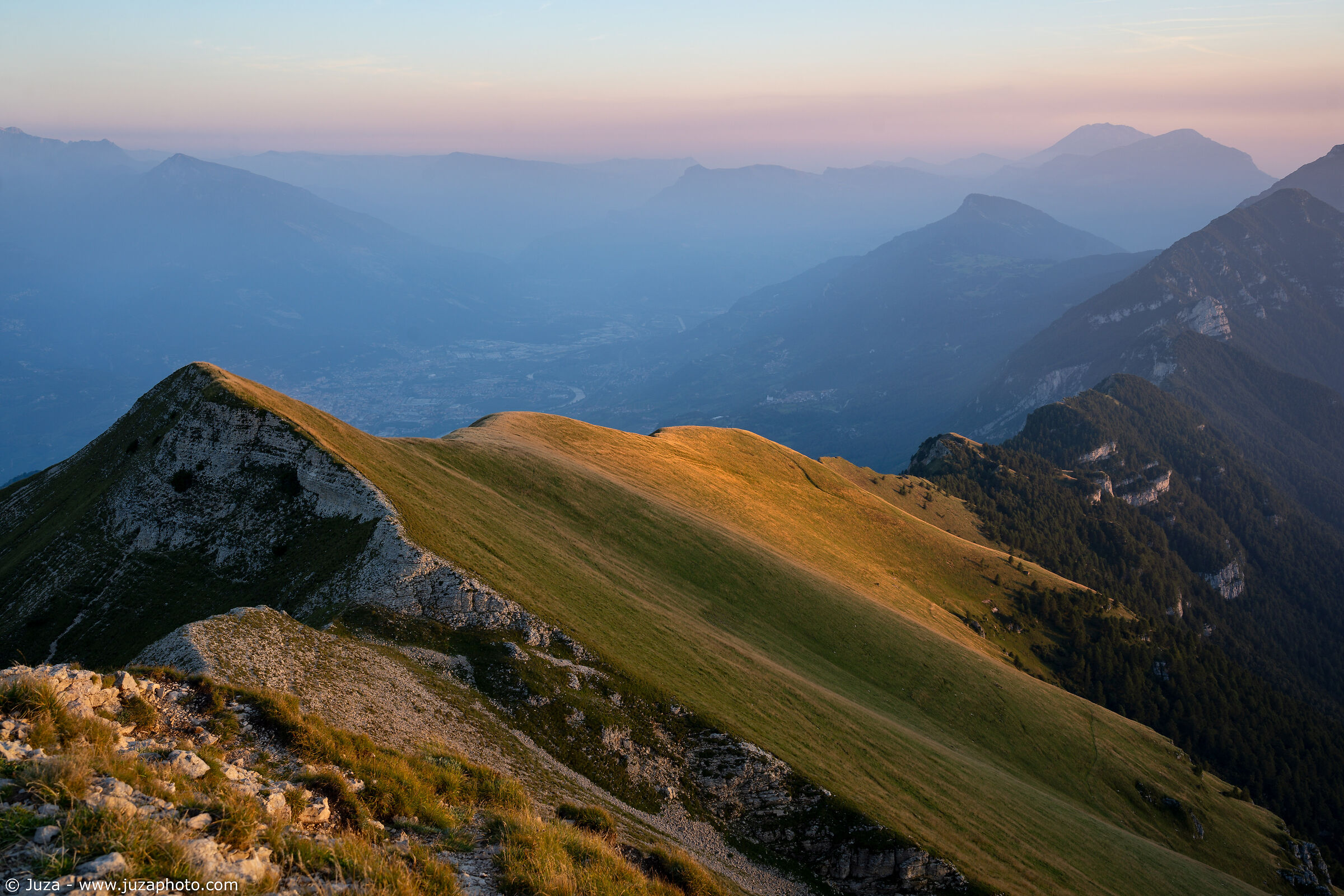 Monte Bondone accarezzato dal tramonto