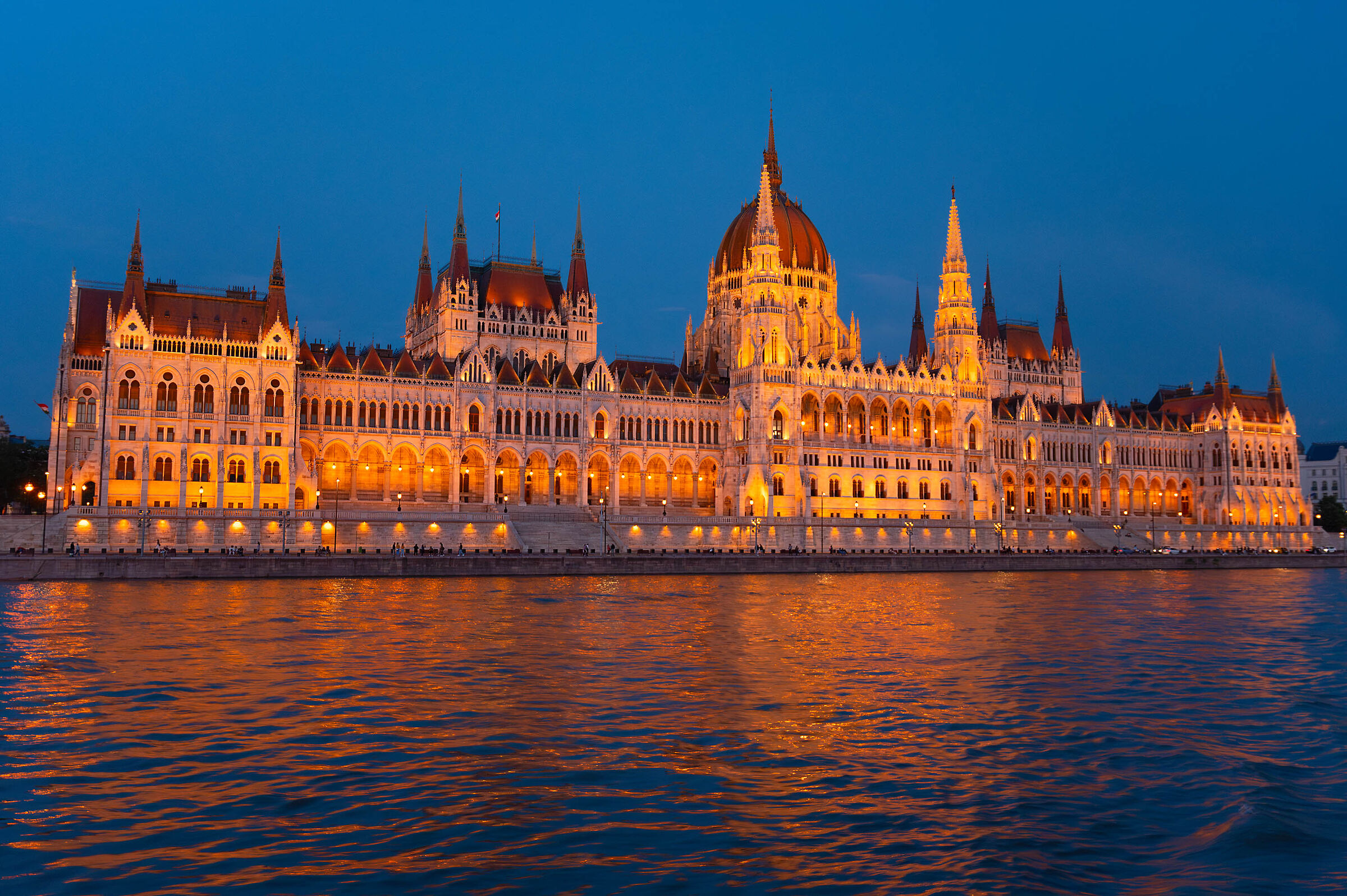 Parlamento all'ora blu