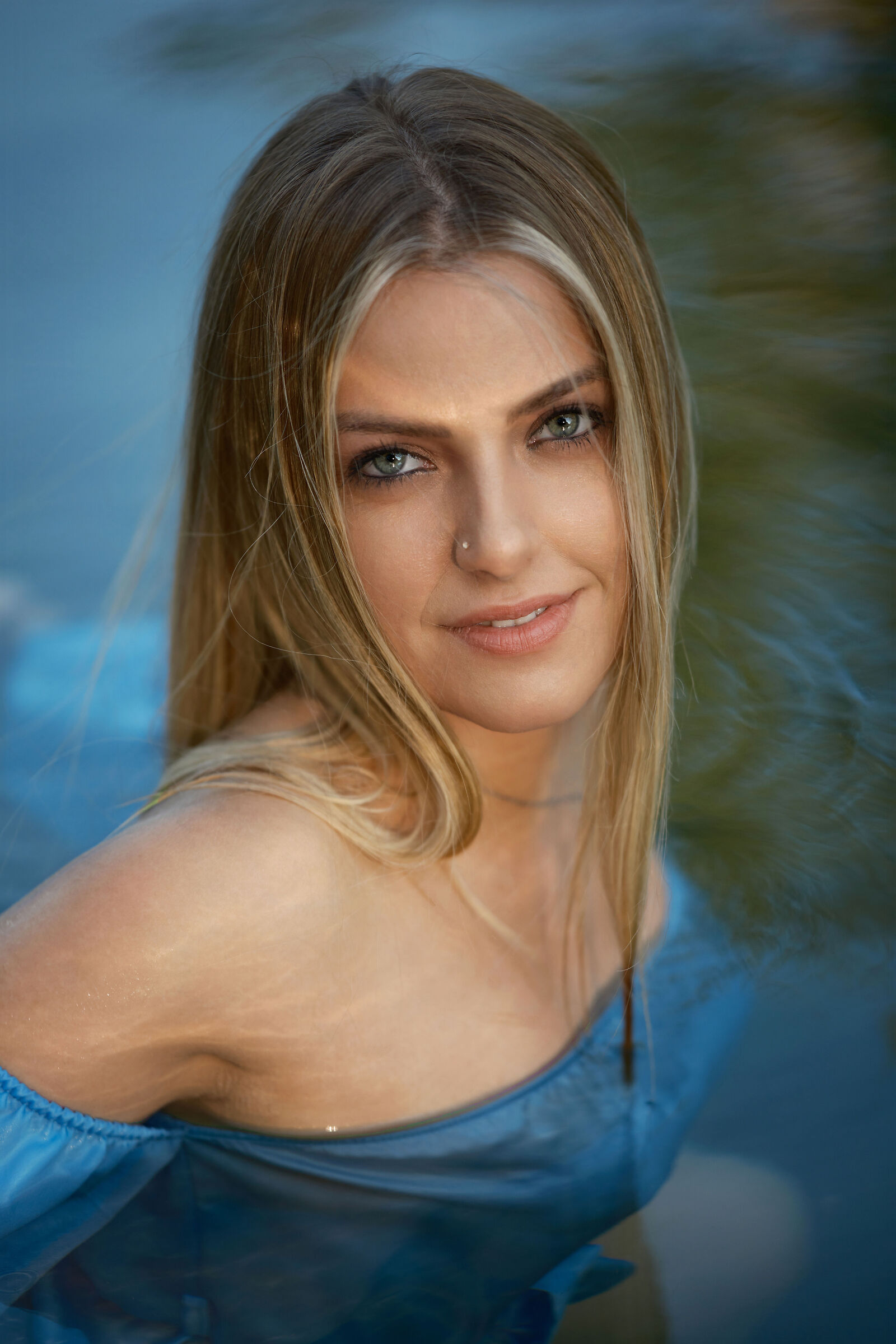 Chiara - So deep that nothing is the sea...