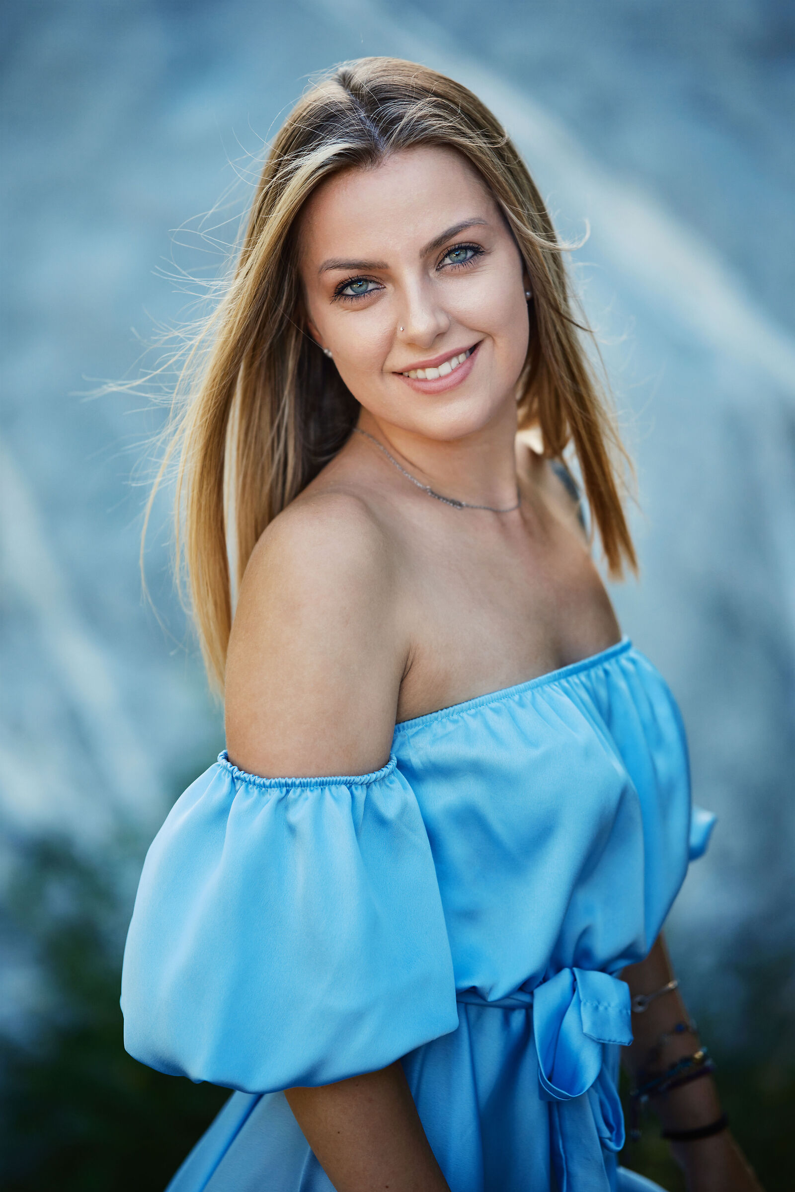 Chiara - So deep that nothing is the sea...