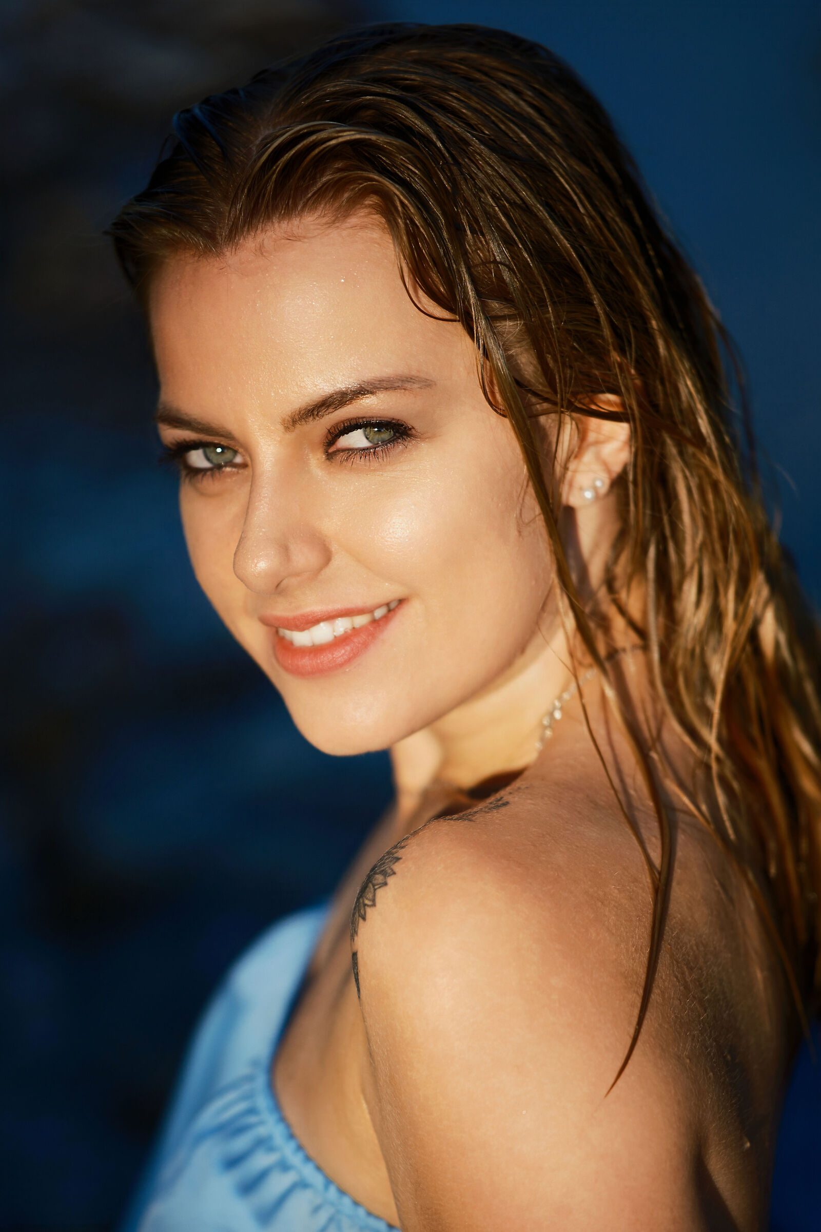 Chiara - So deep that nothing is the sea...