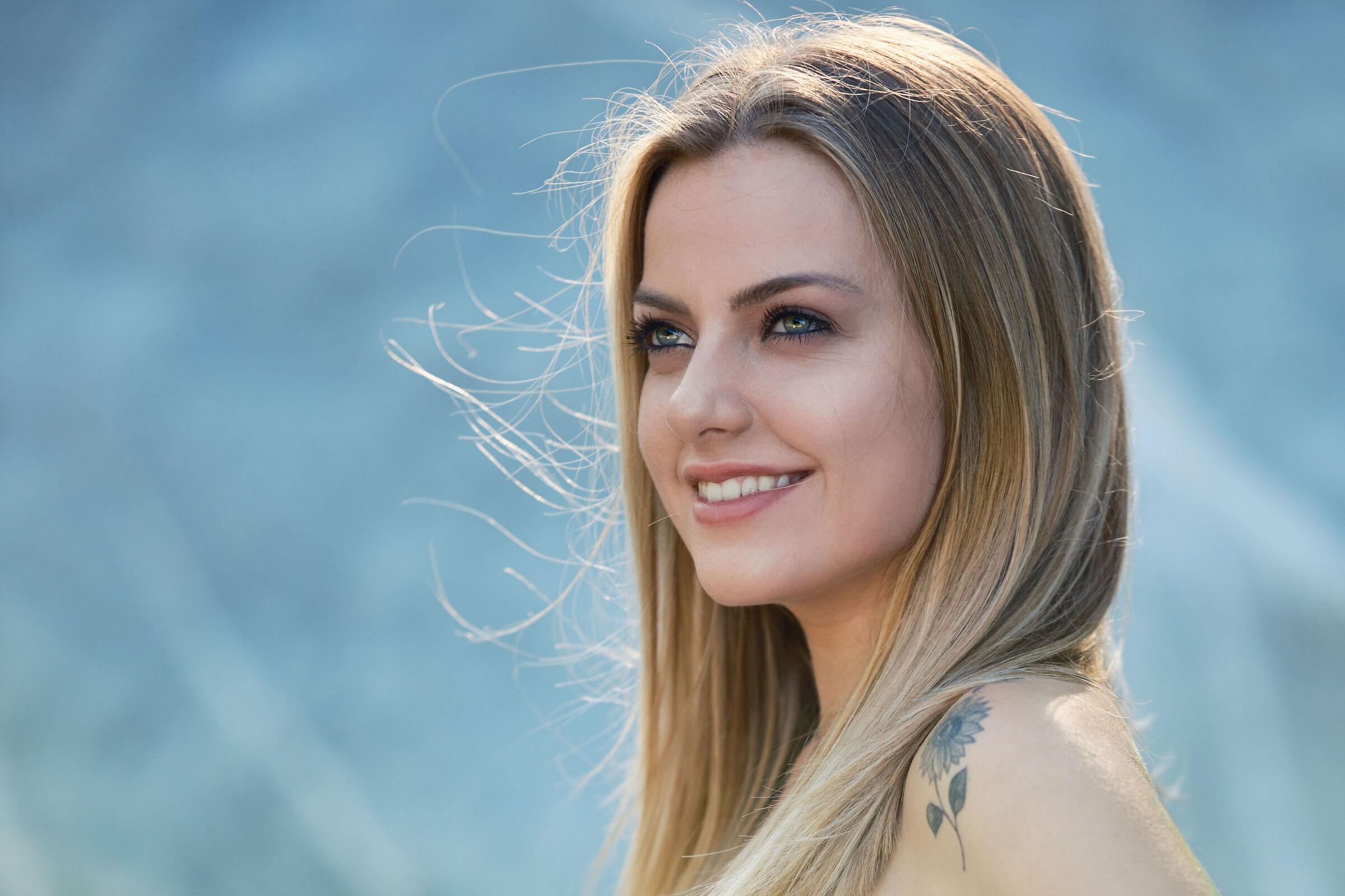 Chiara - So deep that nothing is the sea...