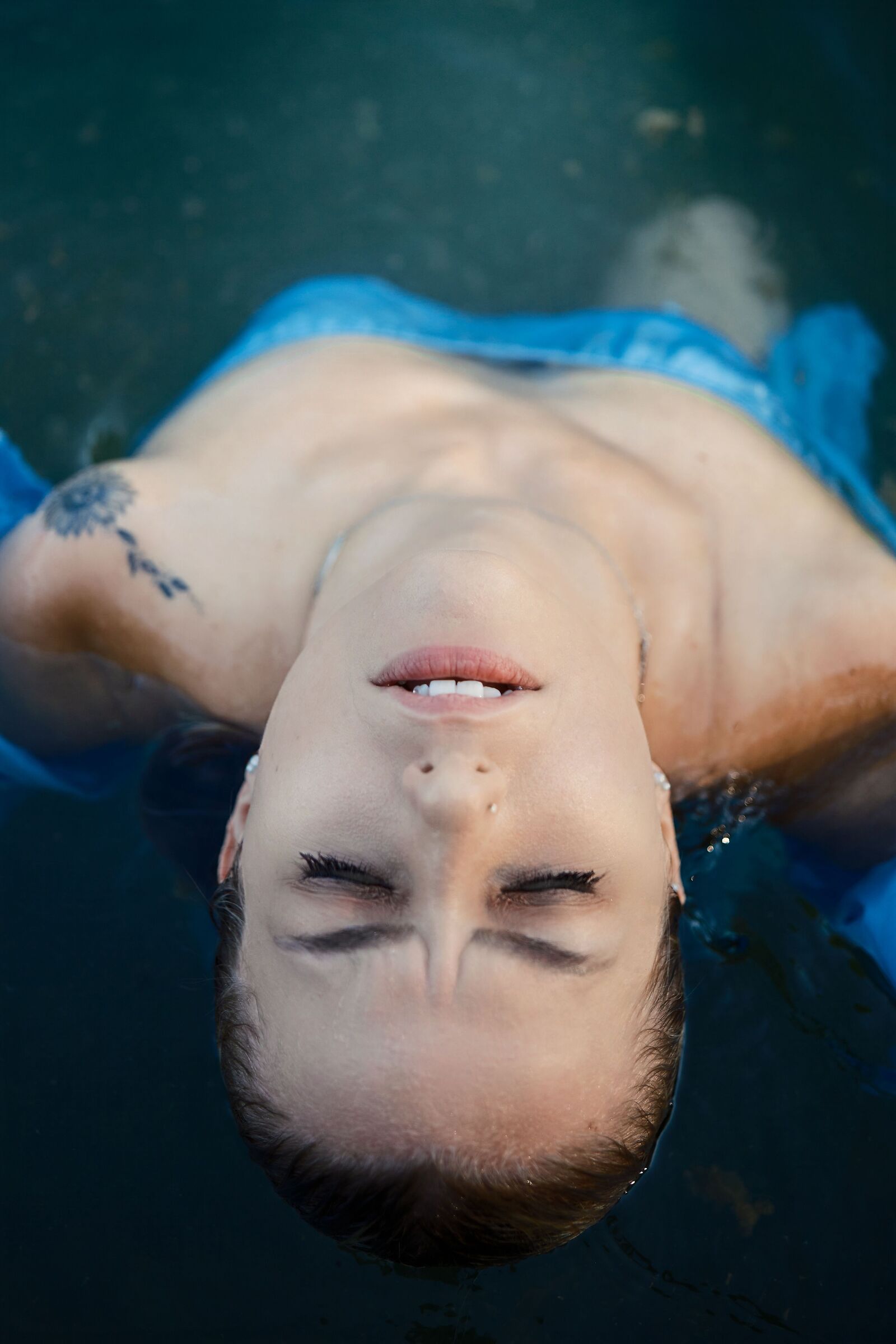 Chiara - So deep that nothing is the sea...