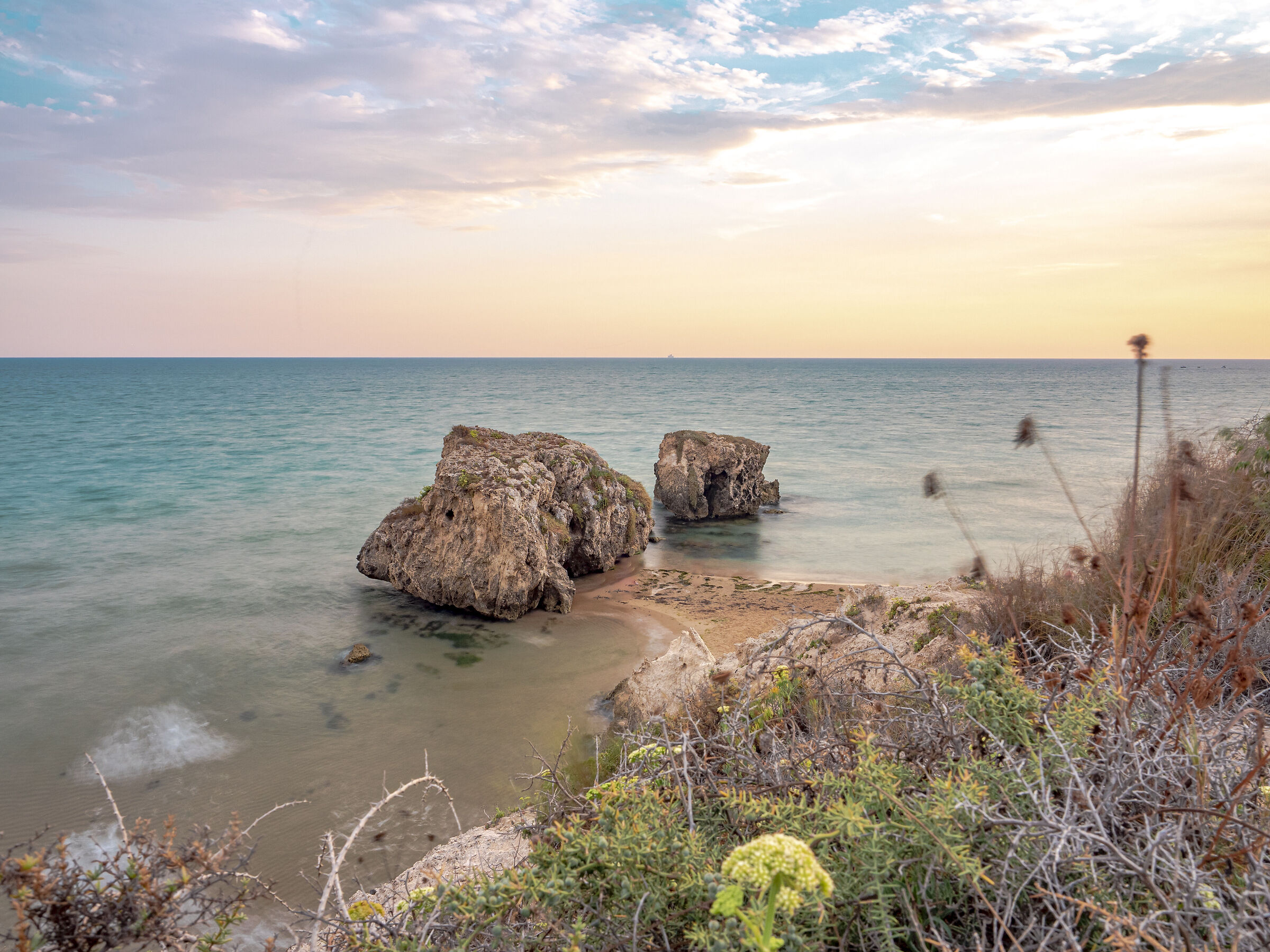 Lo scoglio nel suo paesaggio naturale