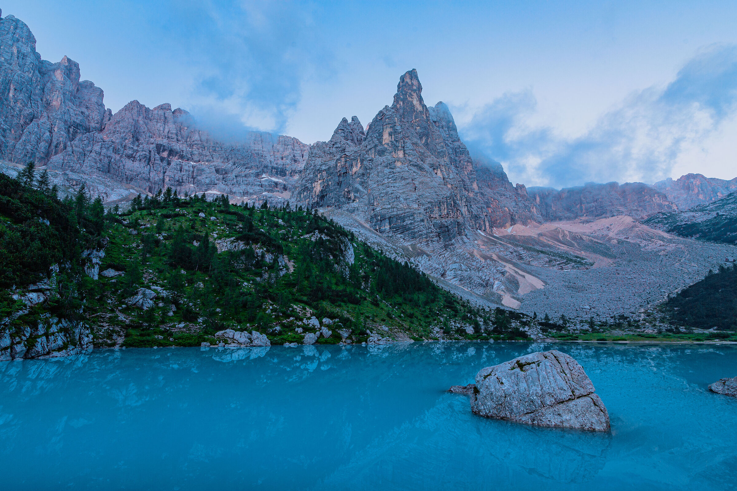 Lake and peak of Sorapis.