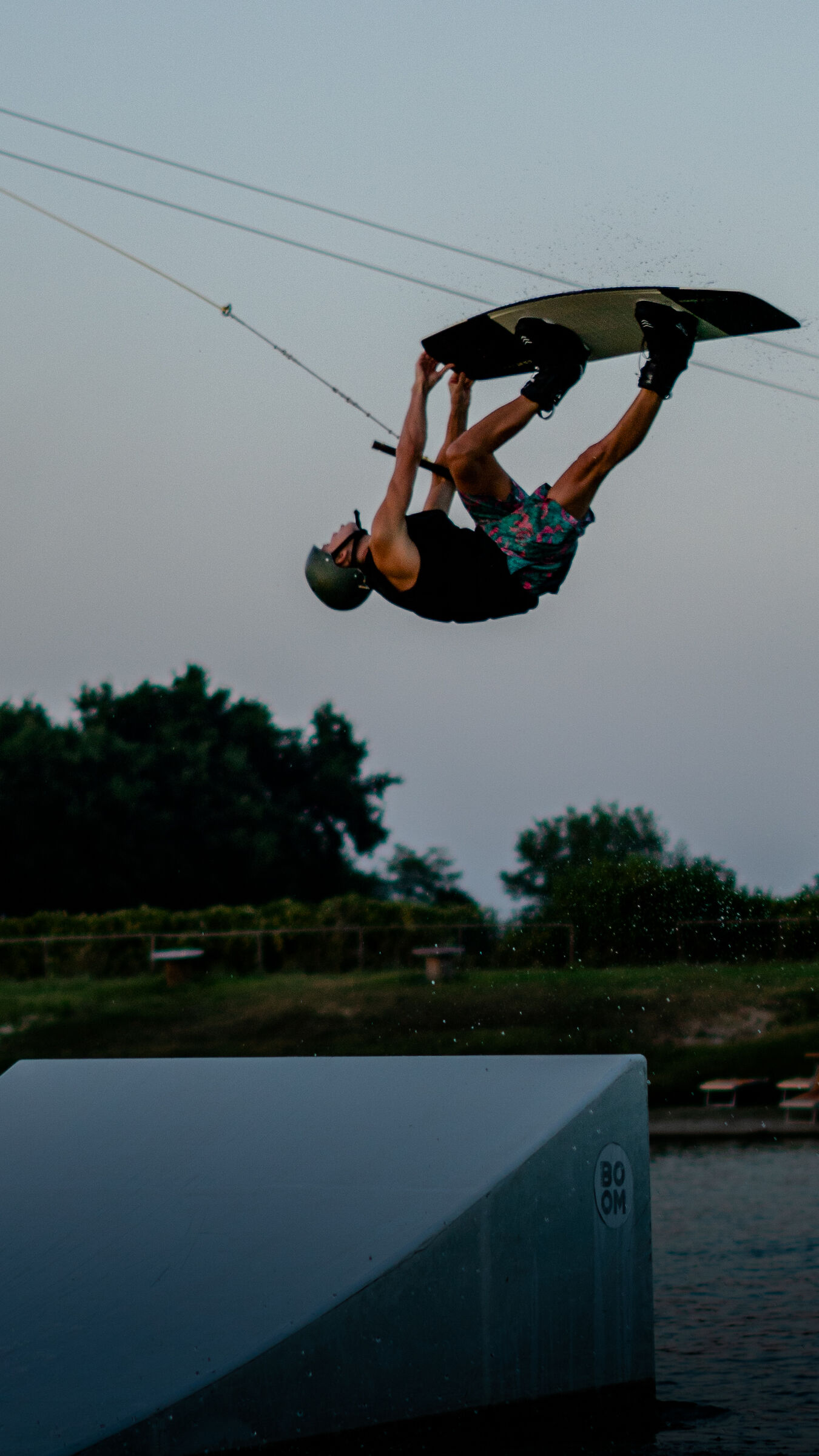 Wakeboard "tantrum double grab"