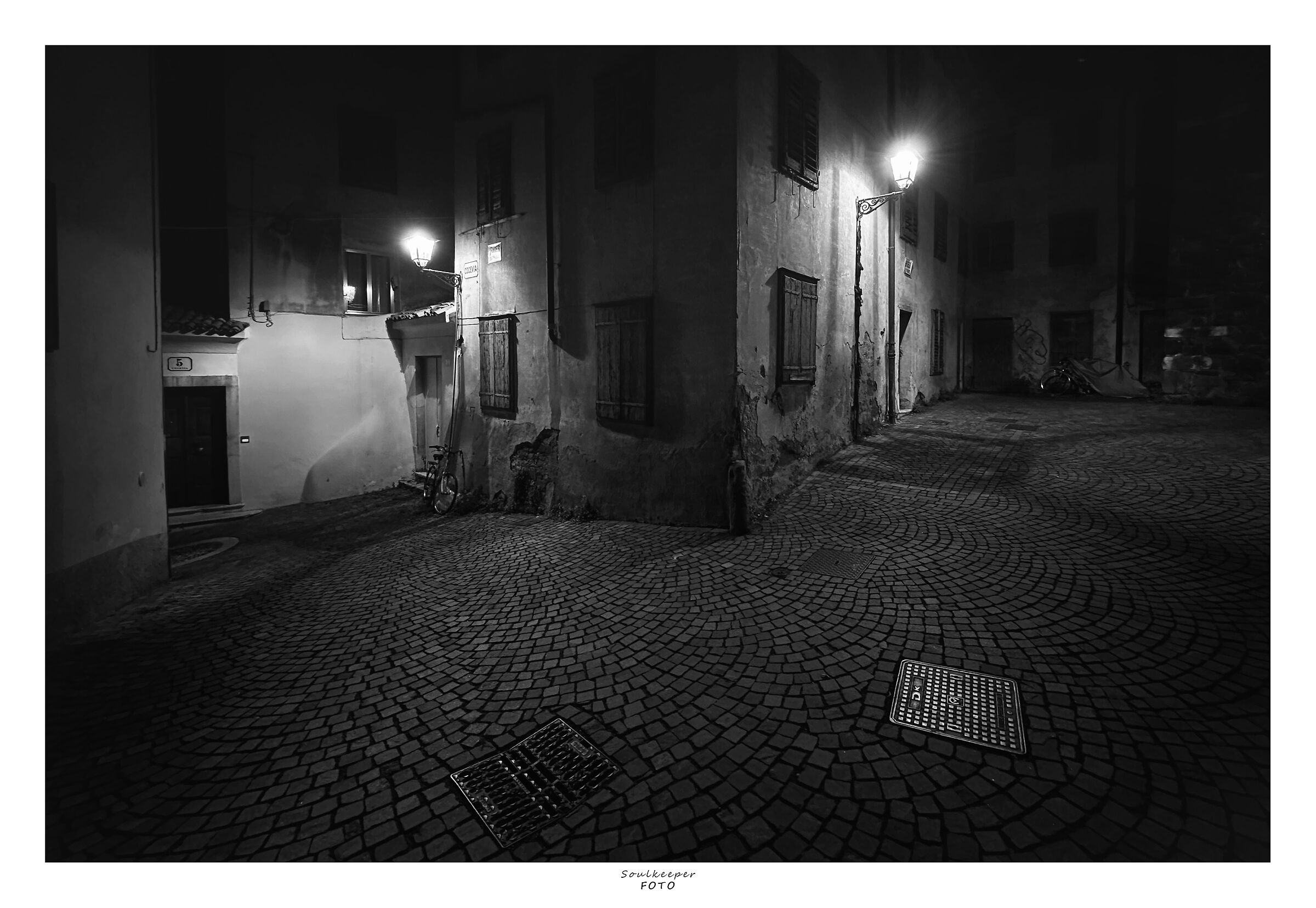 Via Cocevia, former Jewish ghetto. Particular.