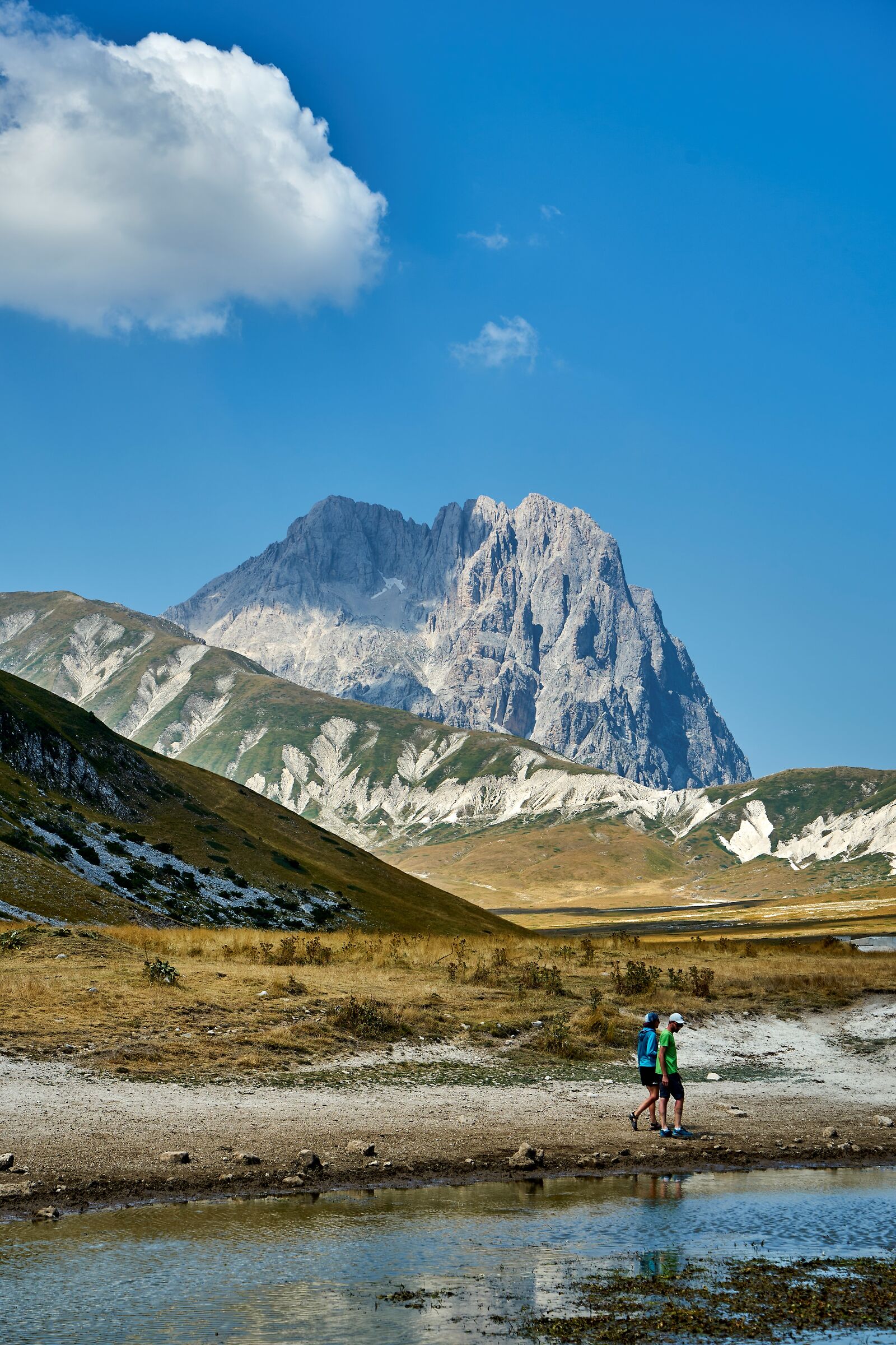 Passeggiando lungo il lago