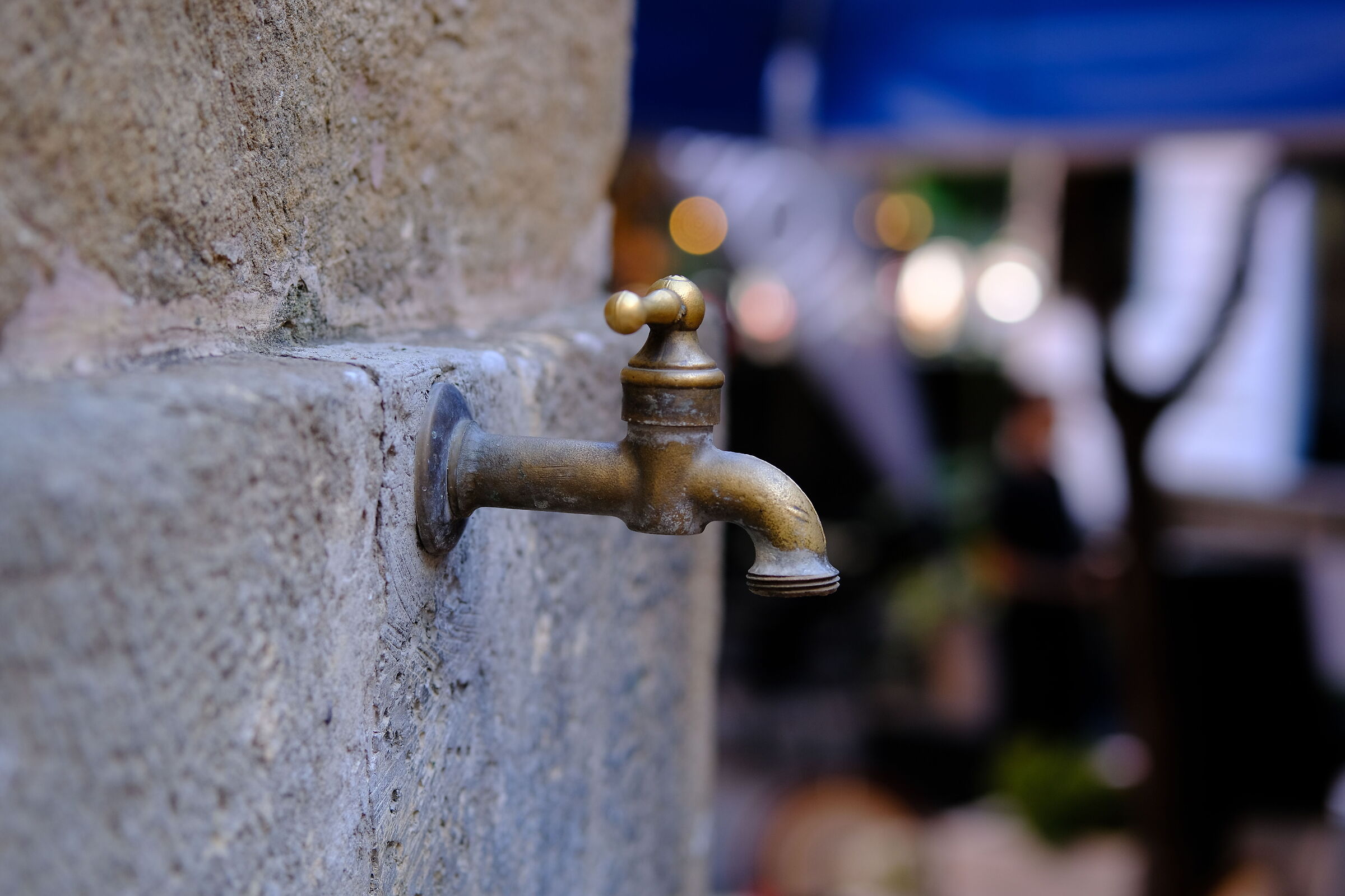 little water ... better to close it every time