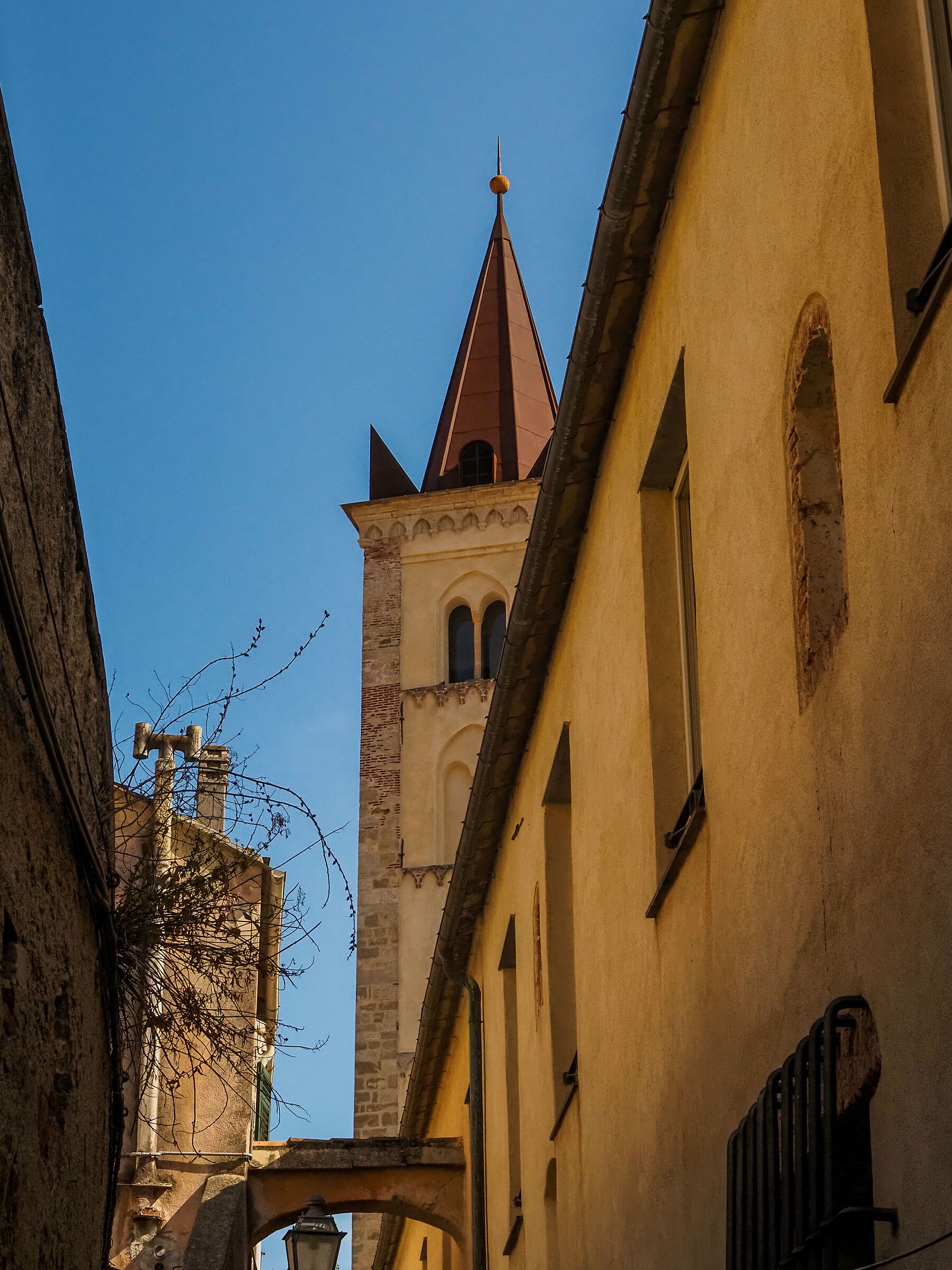 Finalborgo- cloisters of Santa Caterina