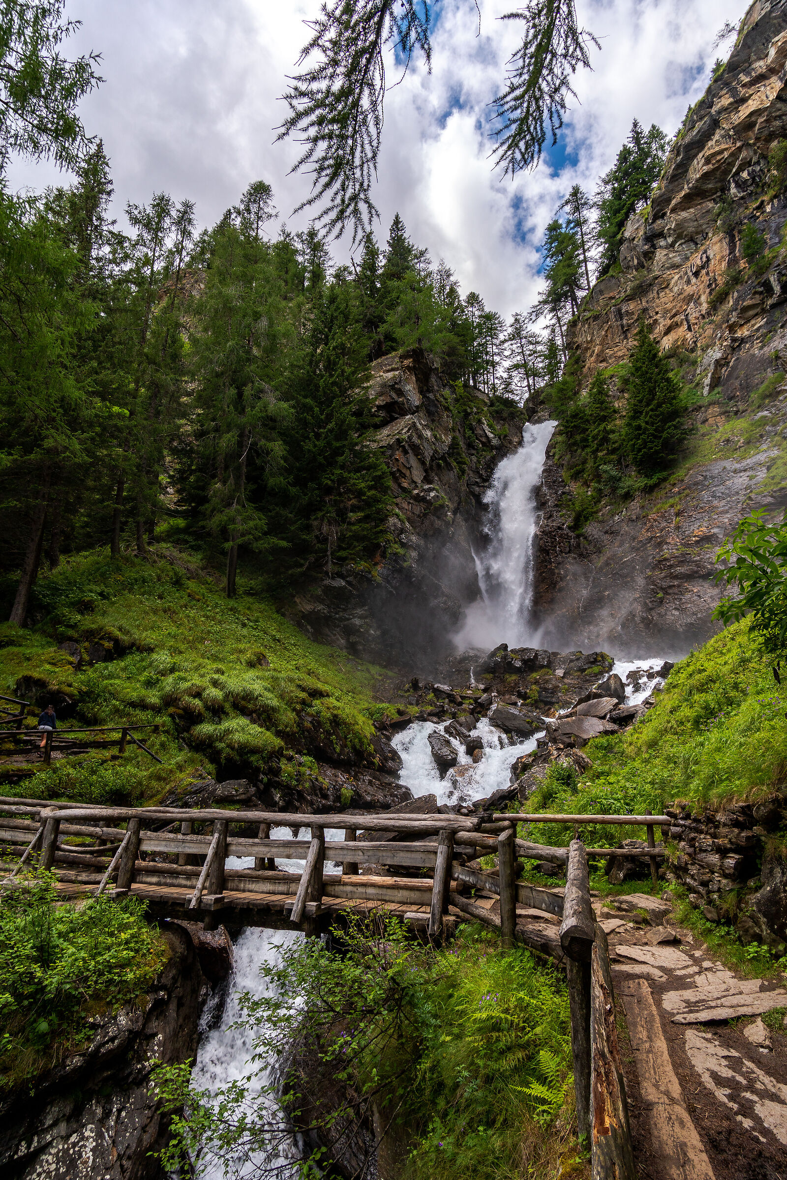 Saent High Waterfall