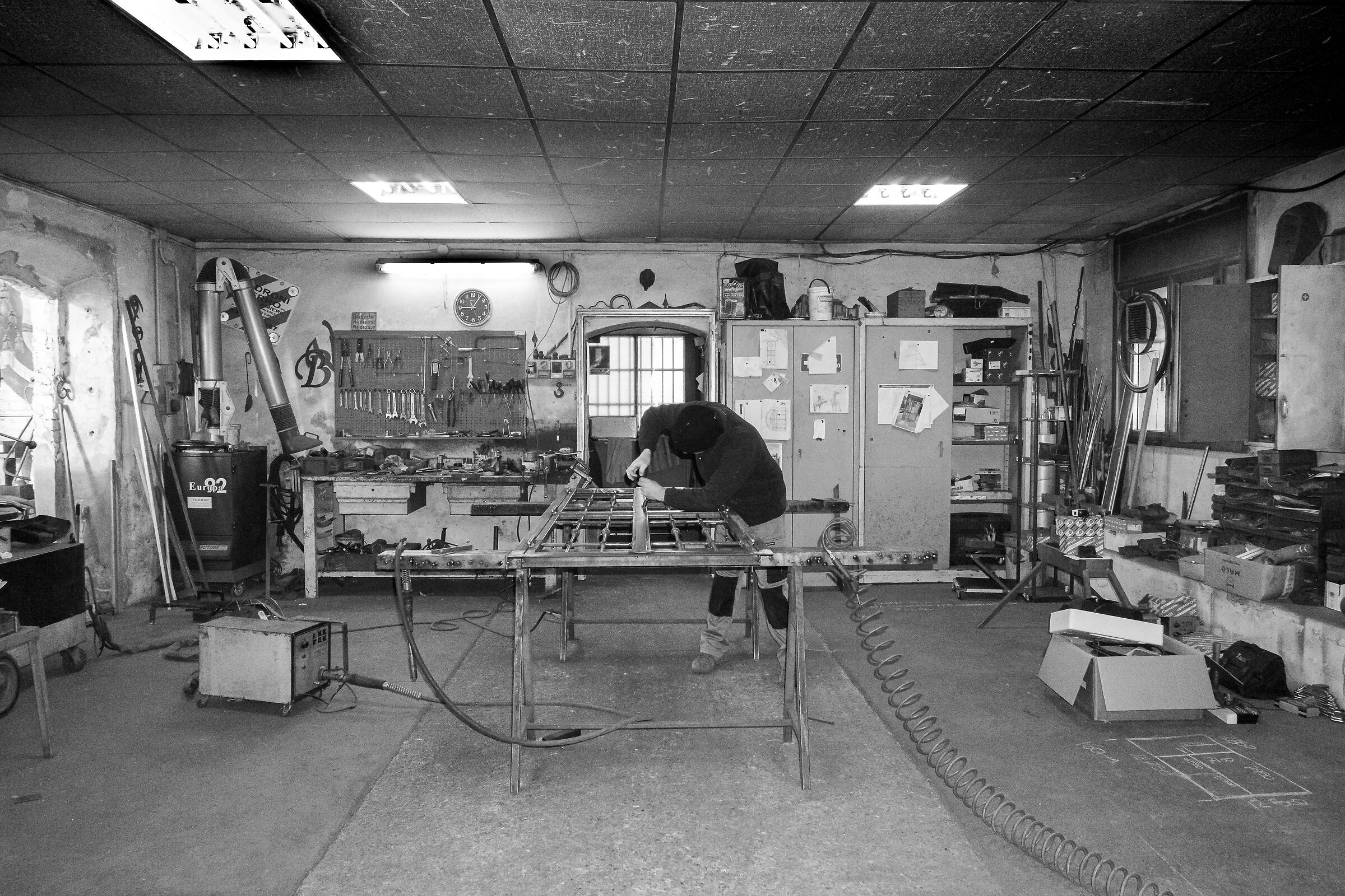 Fabbro al lavoro