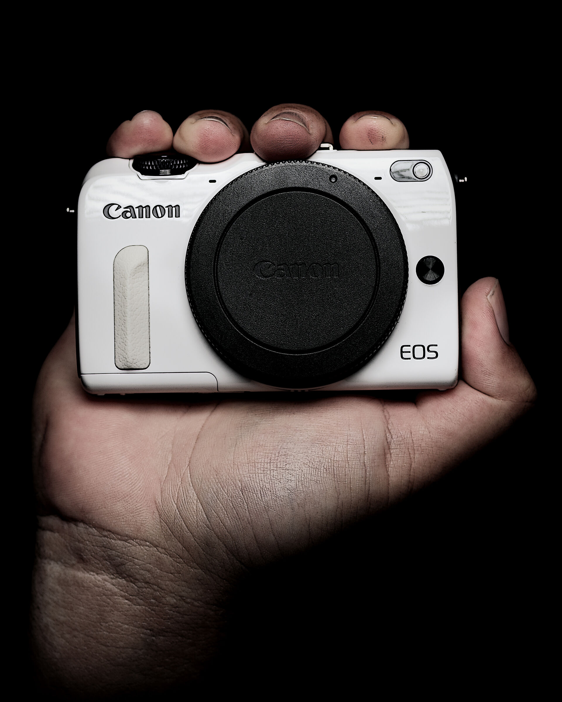 EOS M2