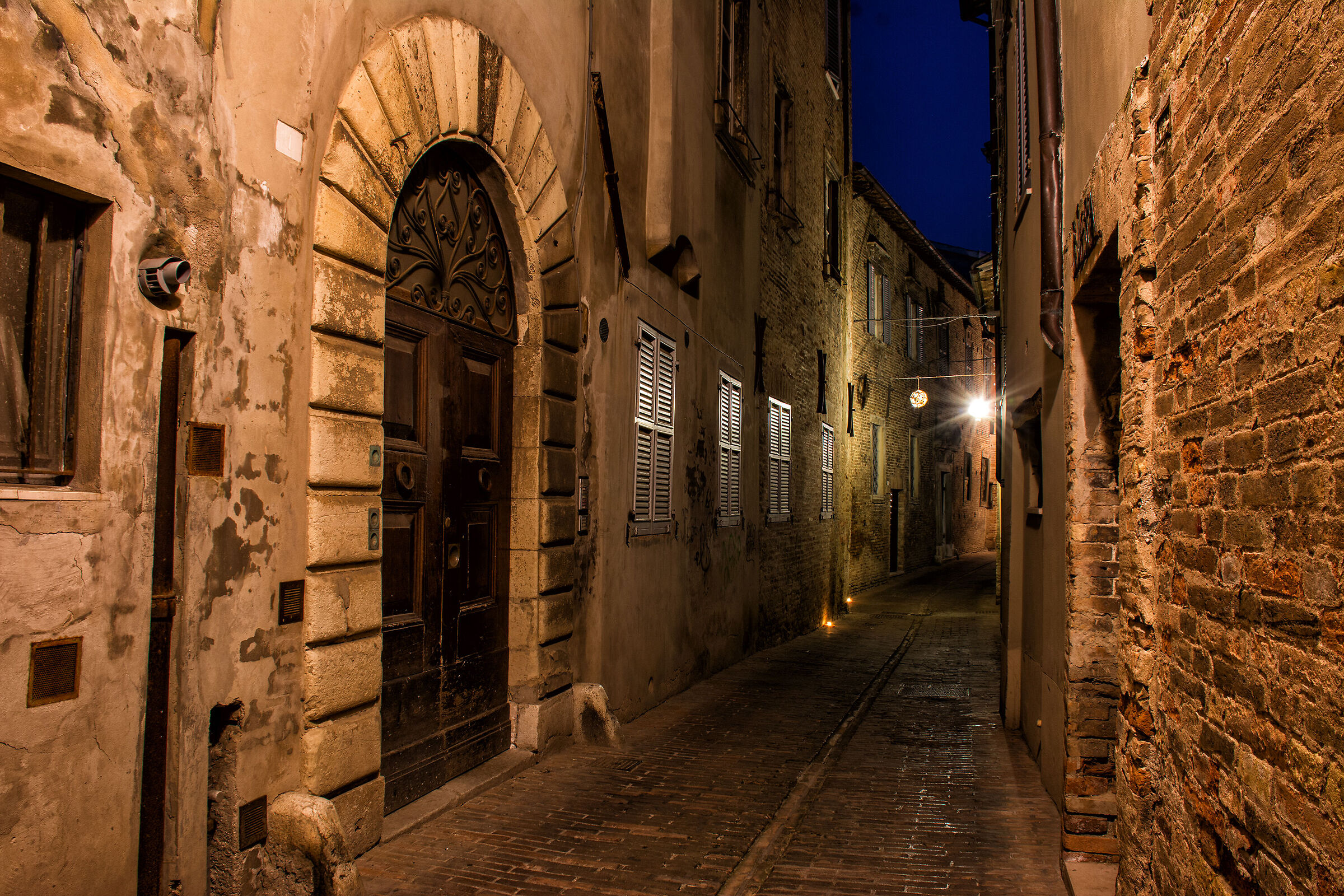 Urbino in notturna