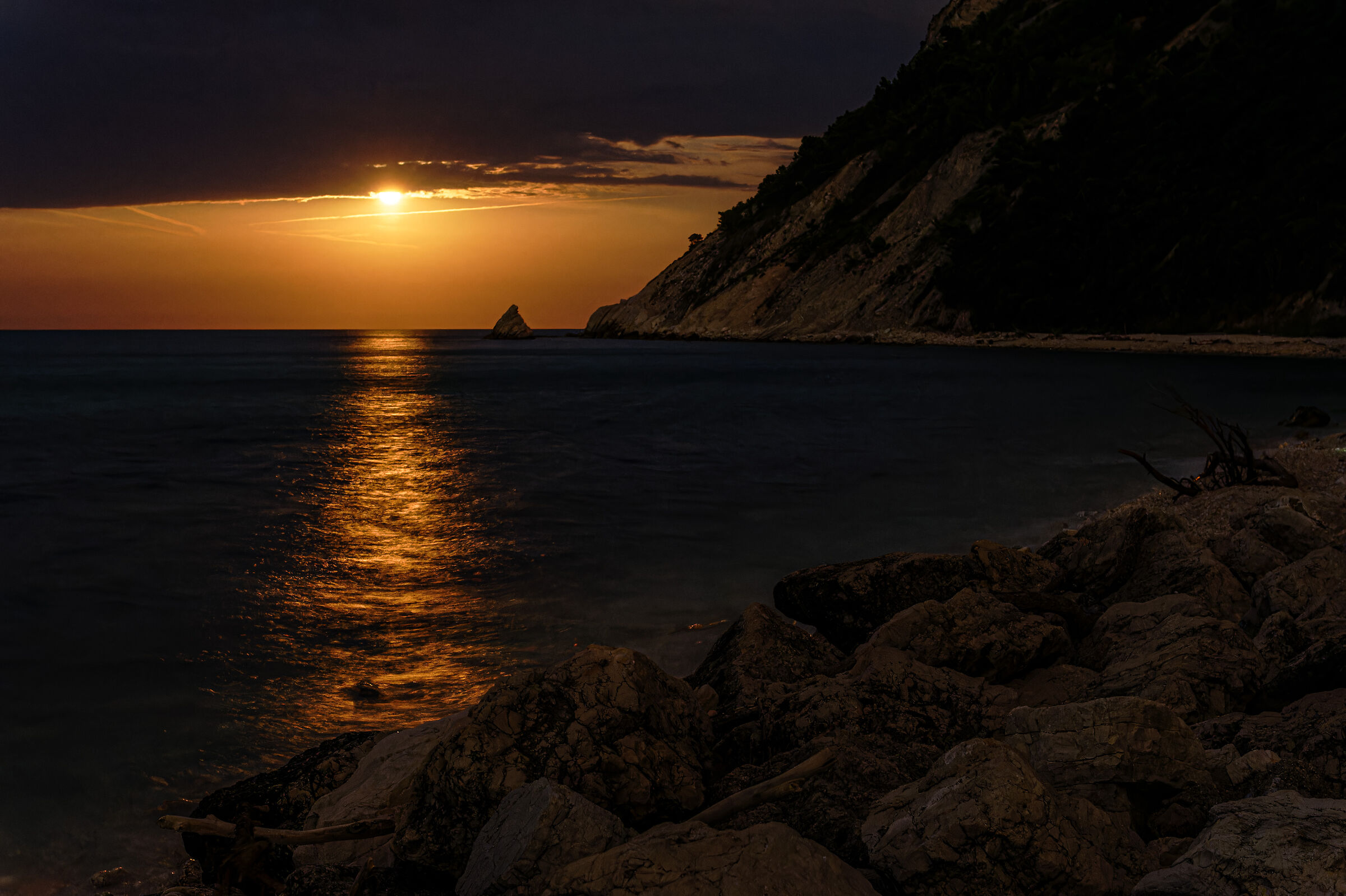 Lunar dawn at the "Vela"