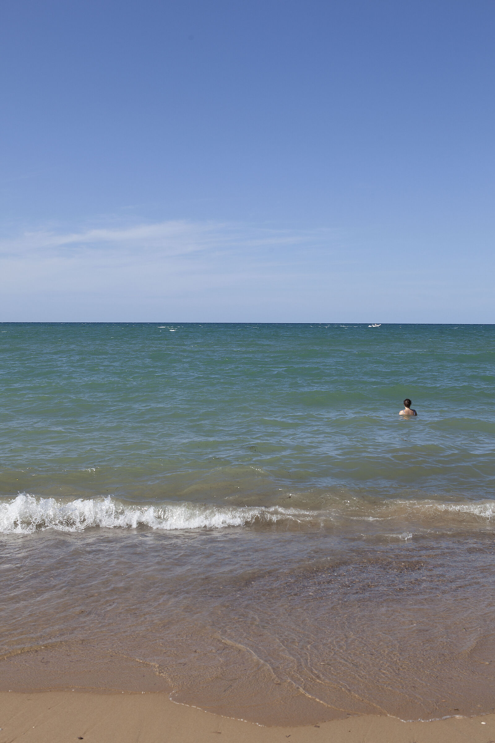Sola, tra mare e cielo...