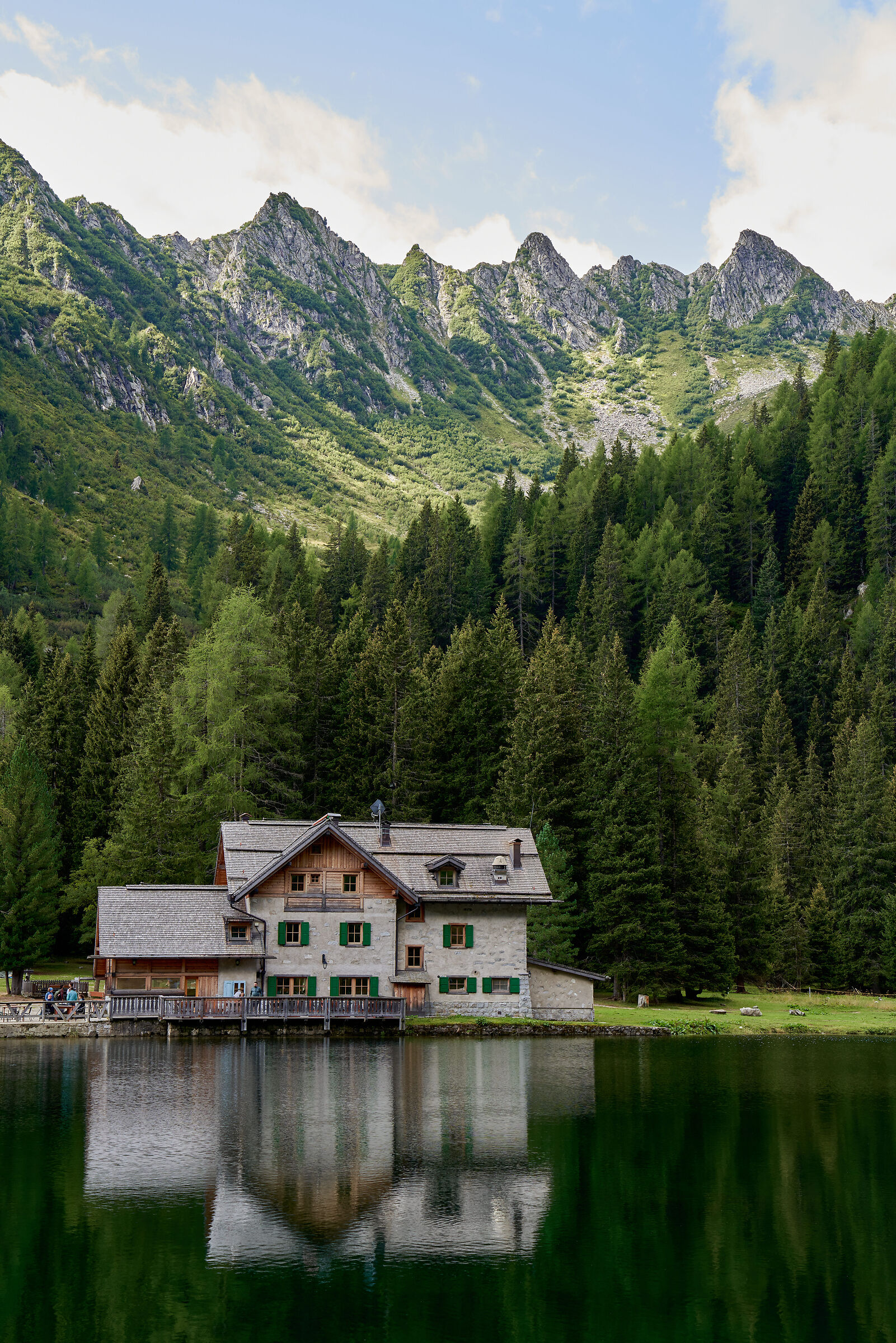 Rifugio Lago Nambino