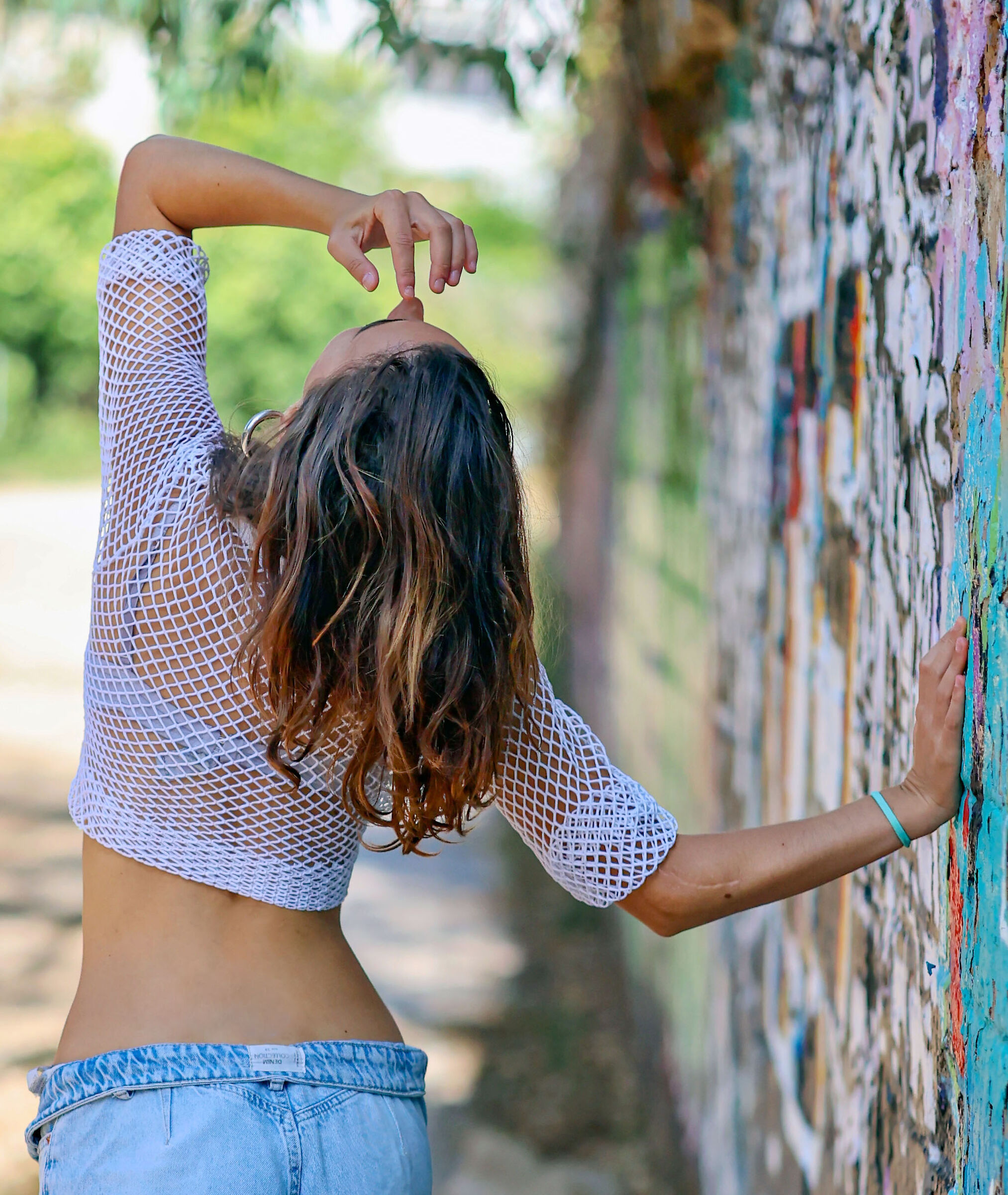 Vanessa si gira di spalle