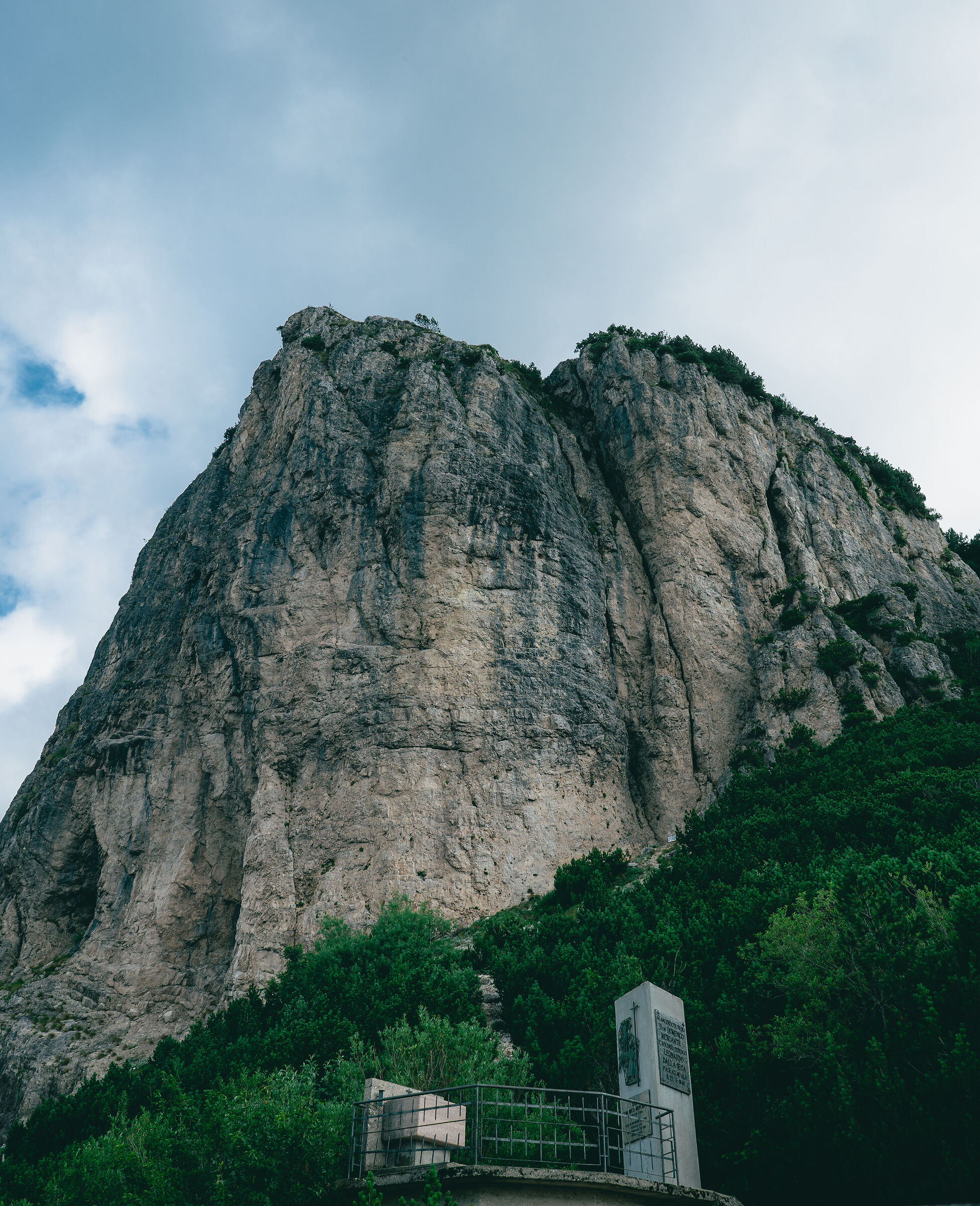 Monumental