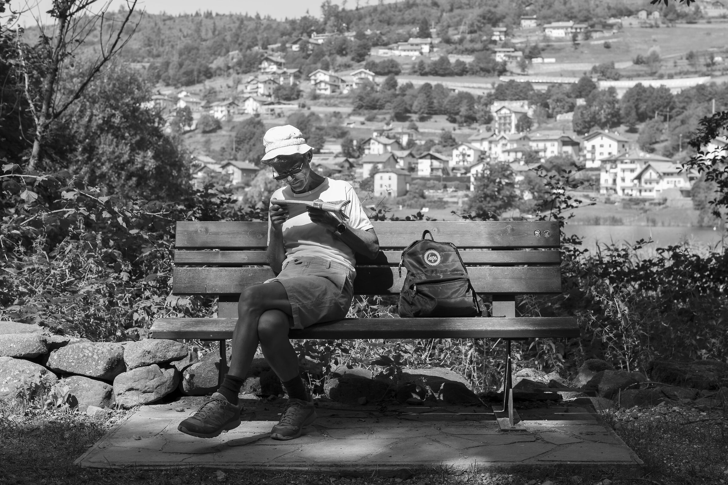 Momento di pausa con il giornale