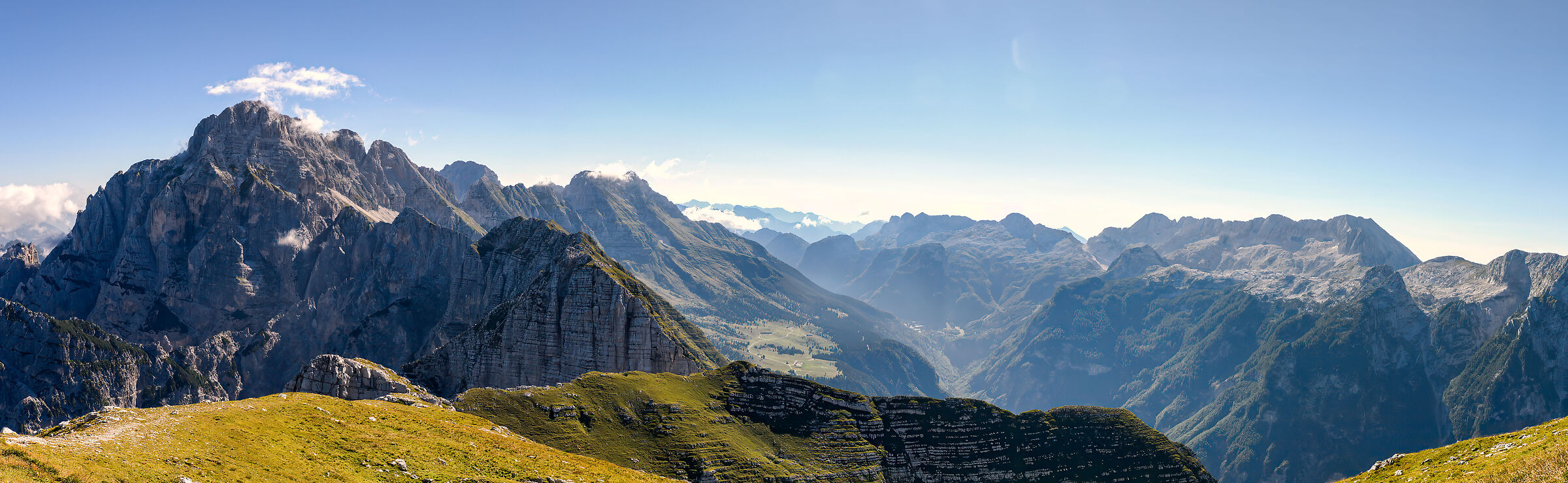 Vista dal M.te Cimone verso il Montasio alpi Giulie