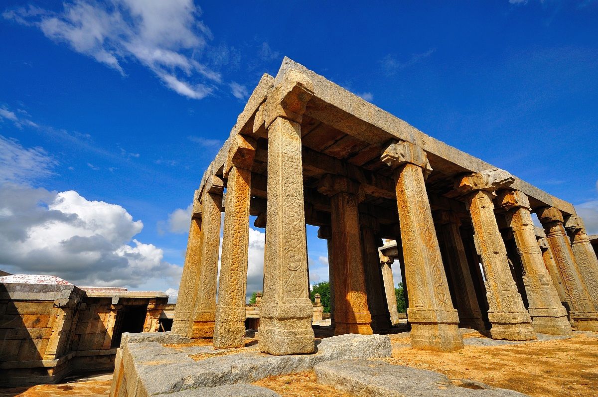 Tempio Antico, vicino a Bangalore, India
