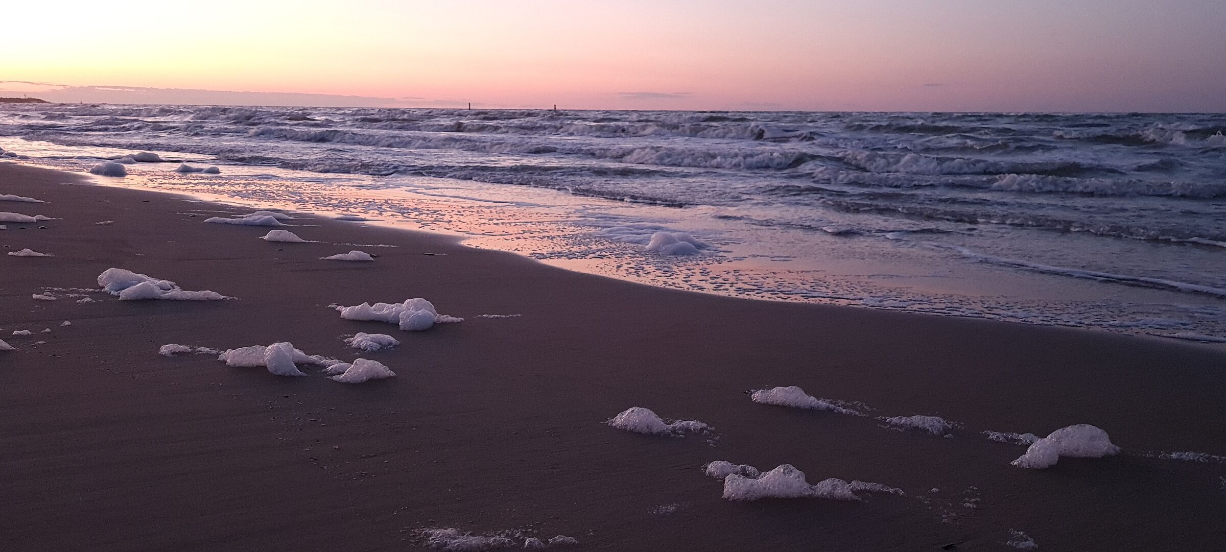 Foam waves
