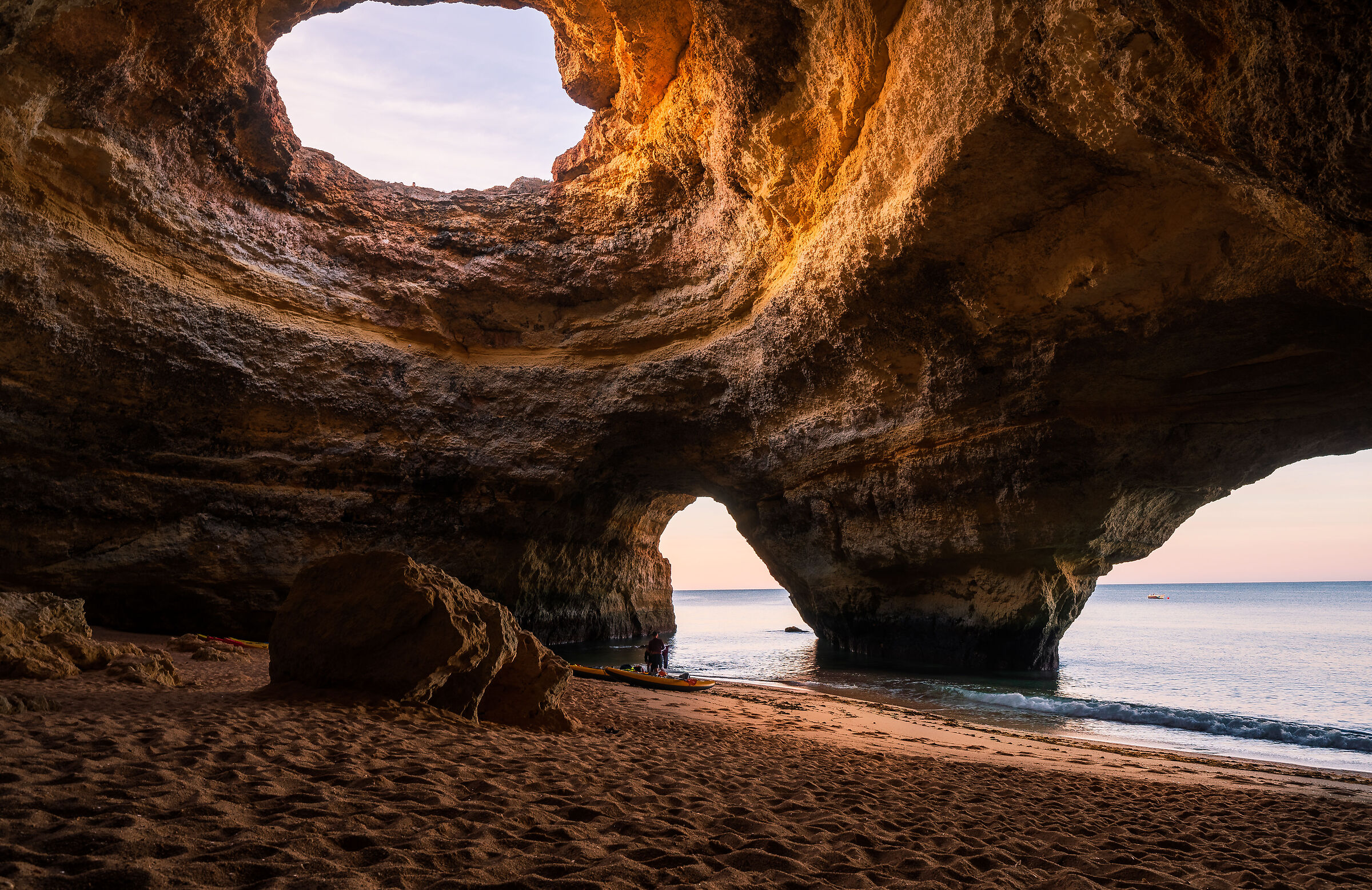 prime ore del mattino Benagil Cave (Portogallo)