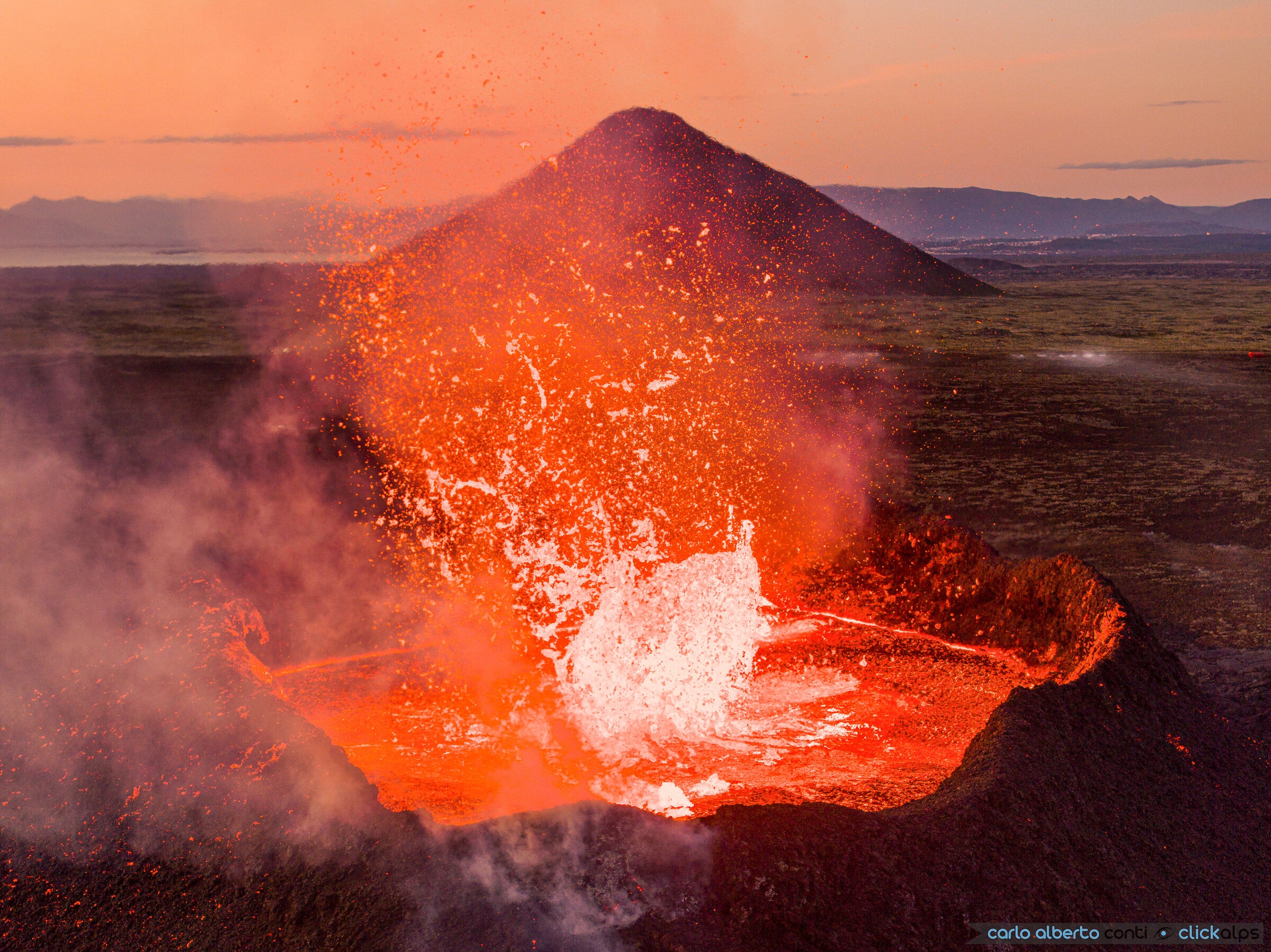 Lithli Hrutur lava explosion