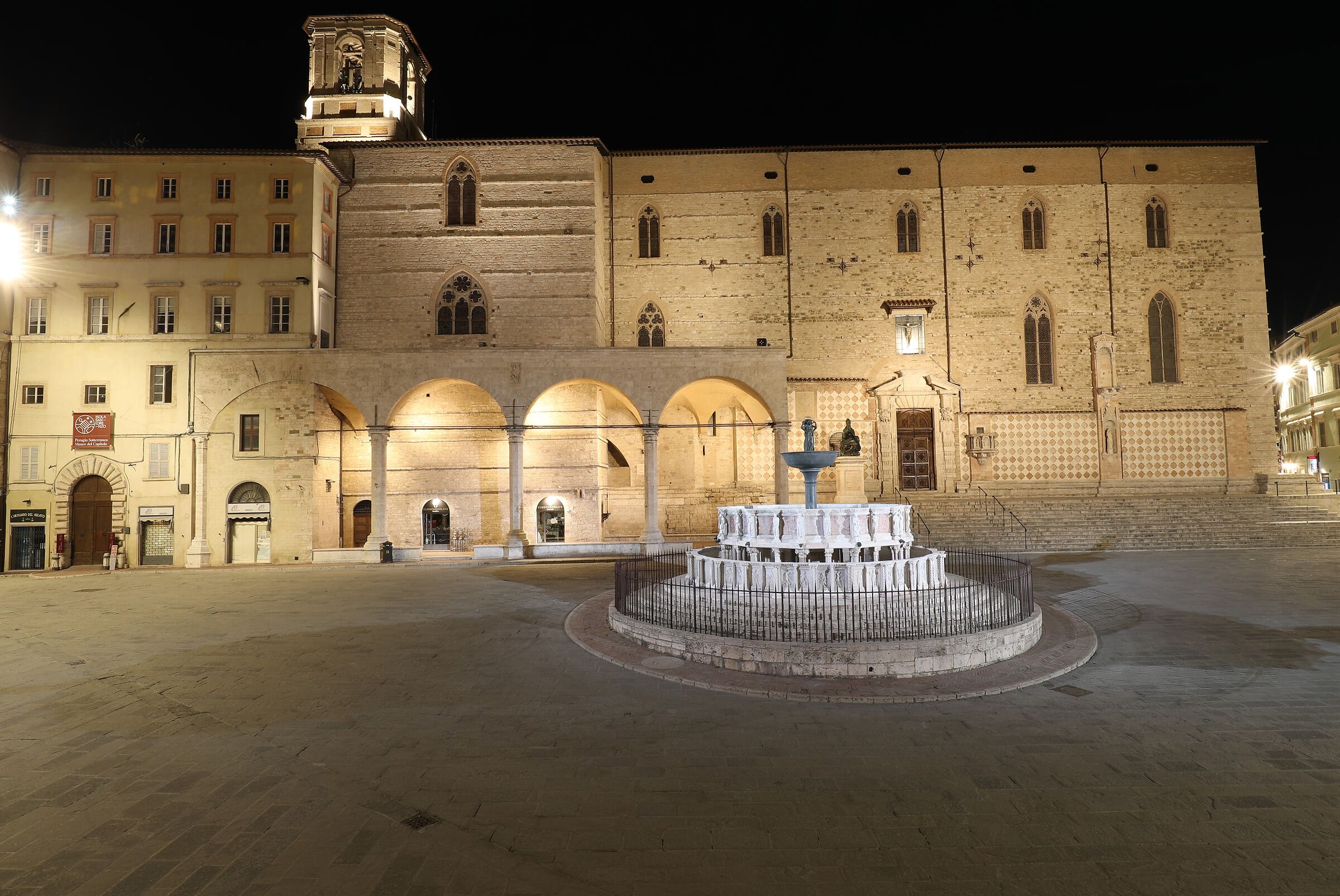 Fontana Maggiore e S. Lorenzo