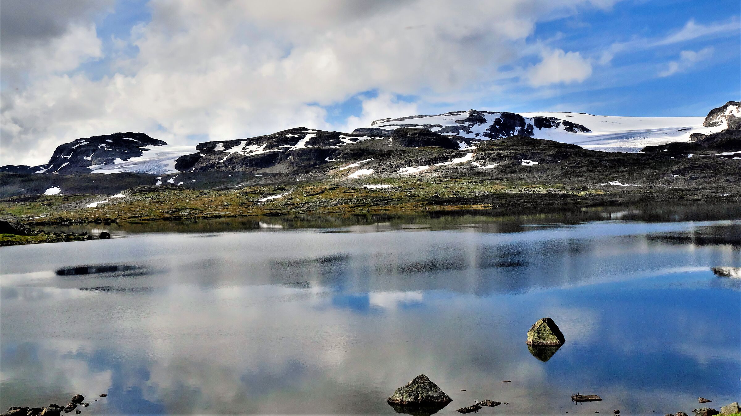 Le montagne di Hardangervidda viste dal finestrino di un tre...