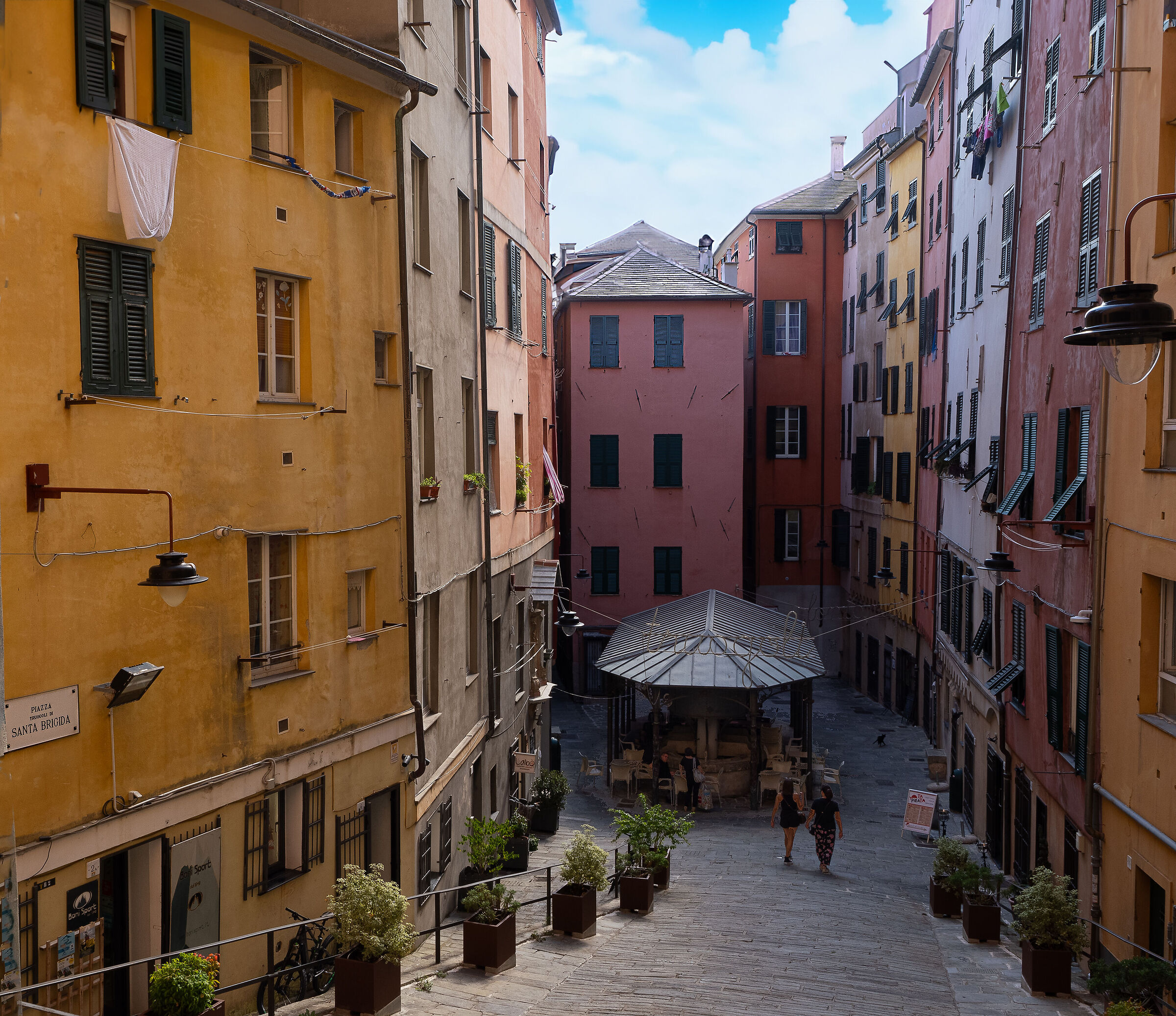 Genoa- Piazzetta Santa Brigida