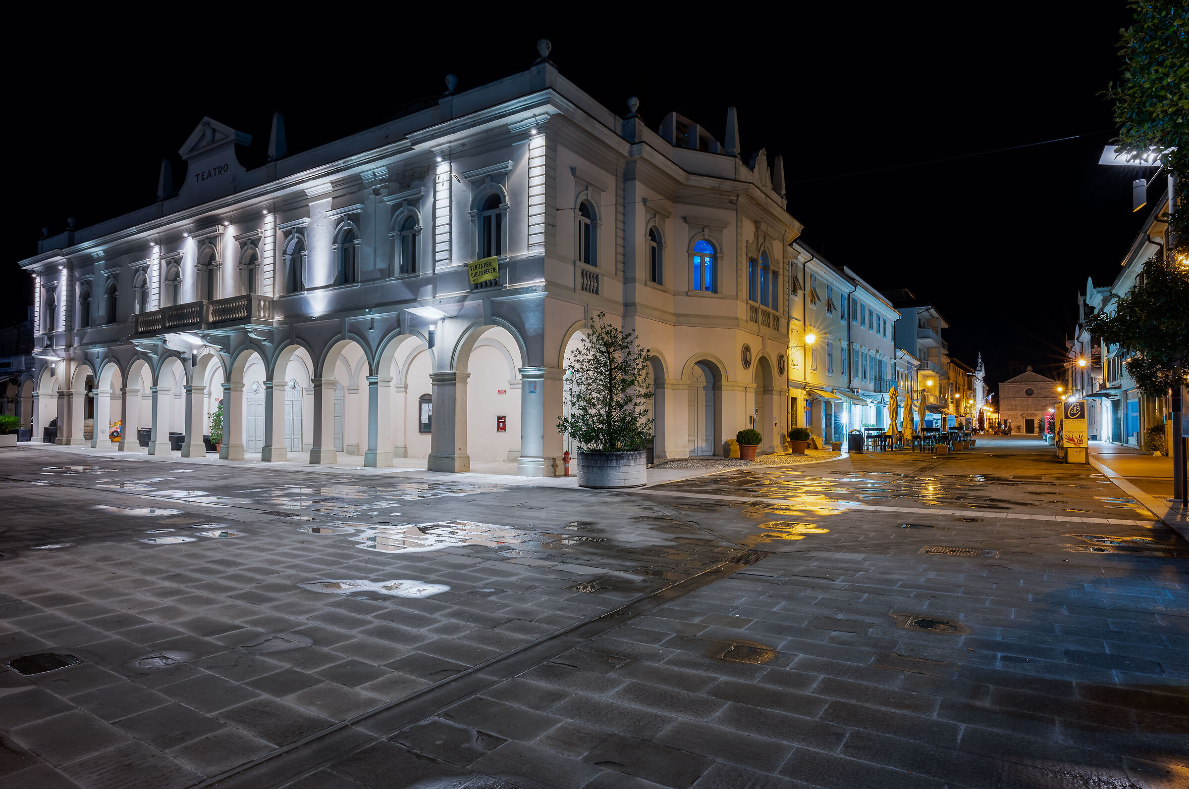Gradisca d'Isonzo placida nella notte.