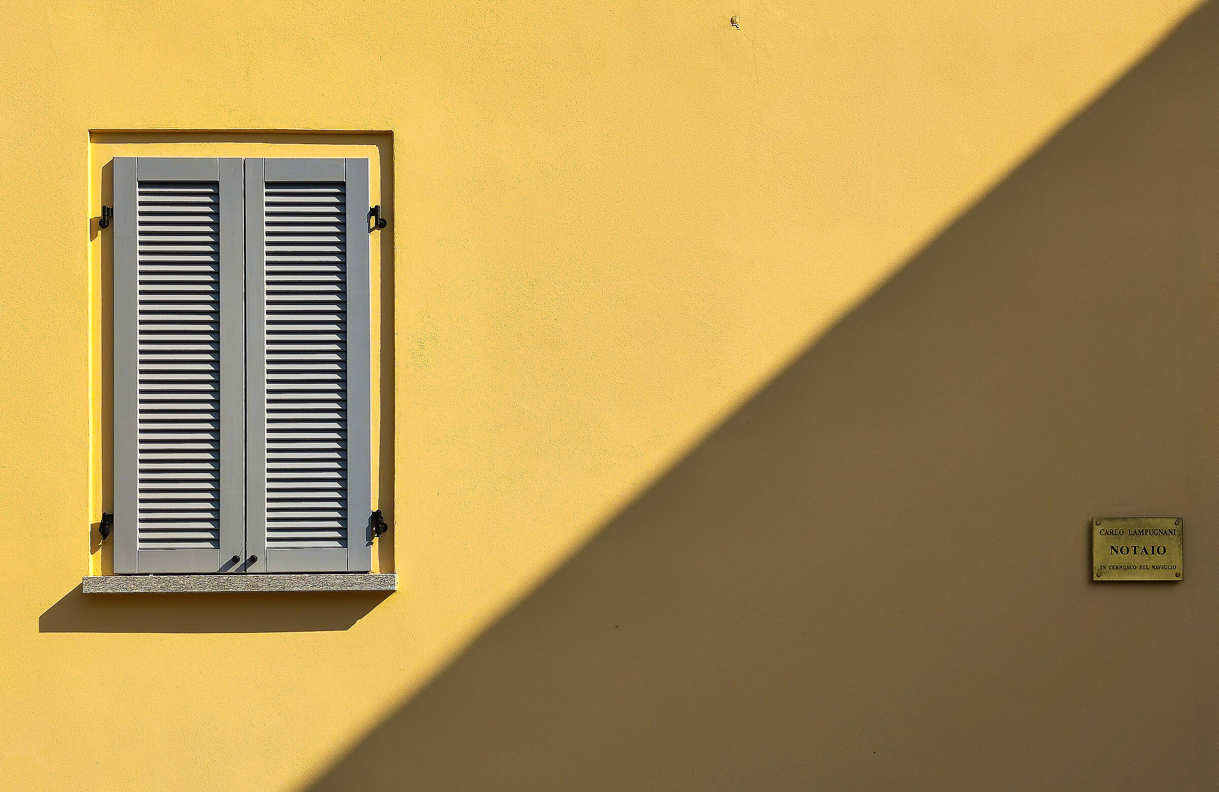 one colour one minimal
