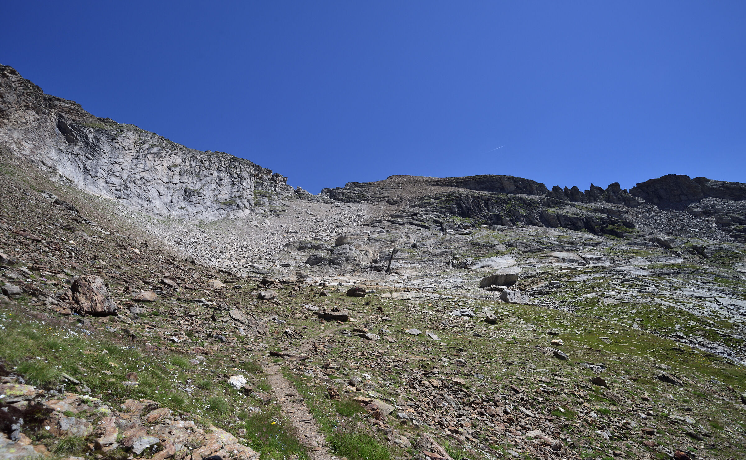 the stony ground that precedes the top of Monte Giove