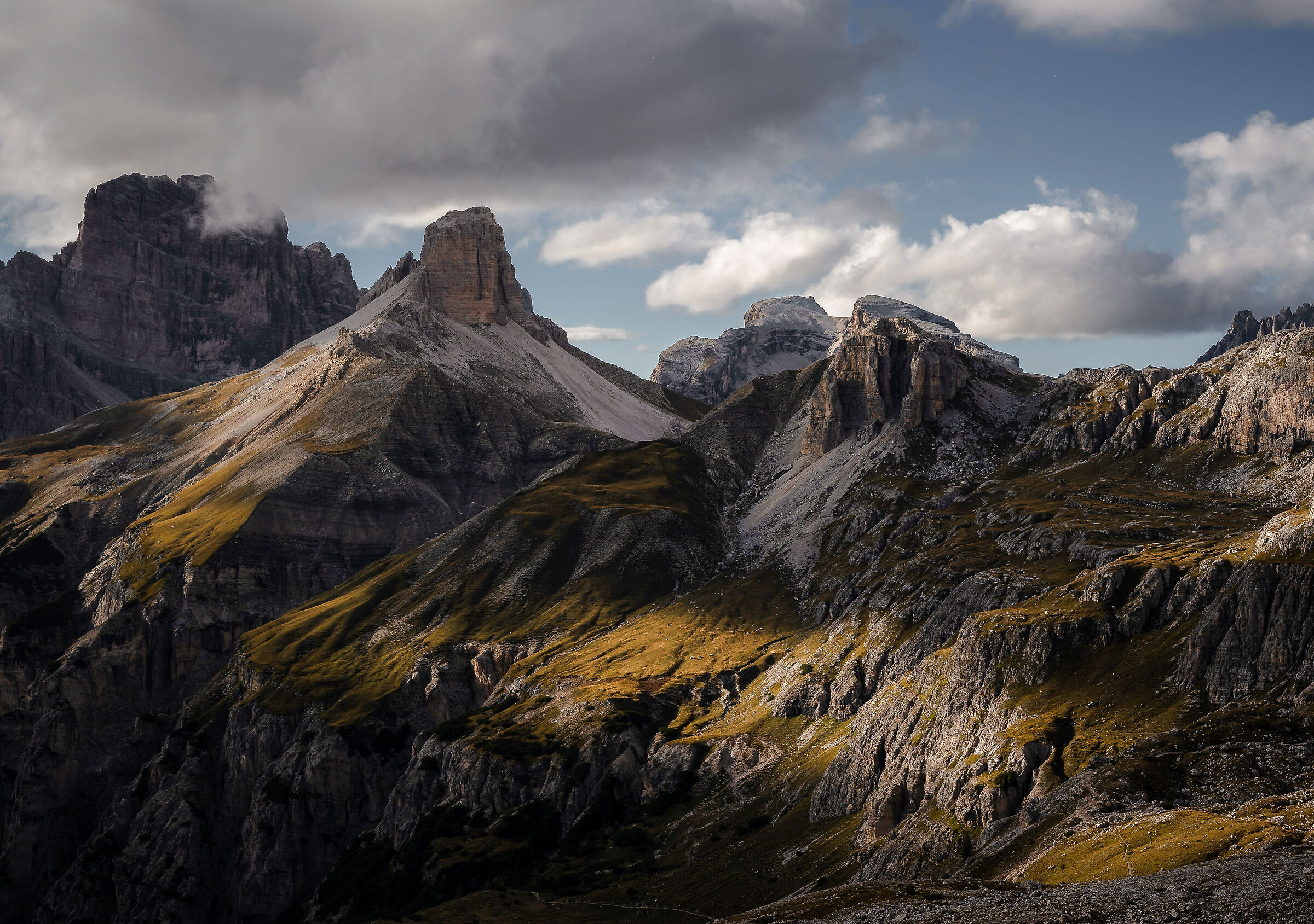 Between clouds and rays of light
