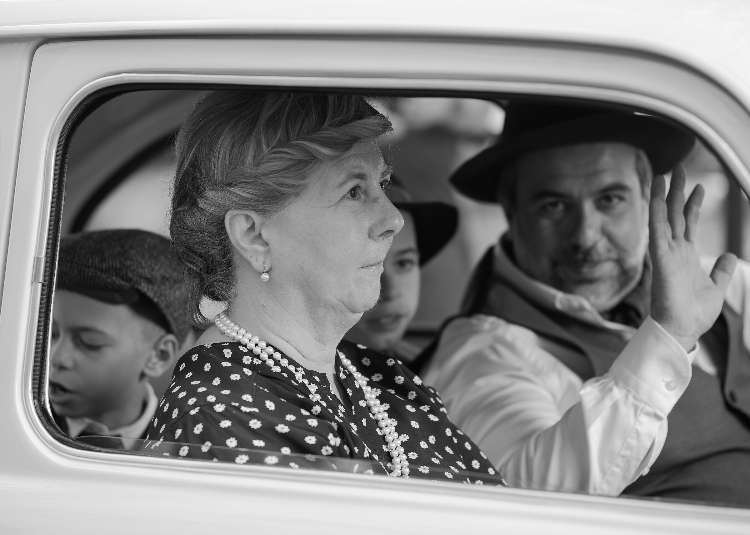 Tutta la famiglia su una 600 degli anni 60.