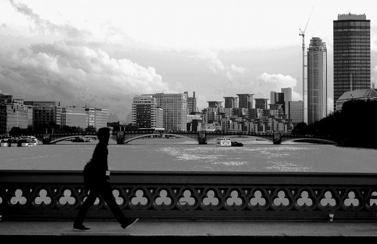 strolling through London in b / w