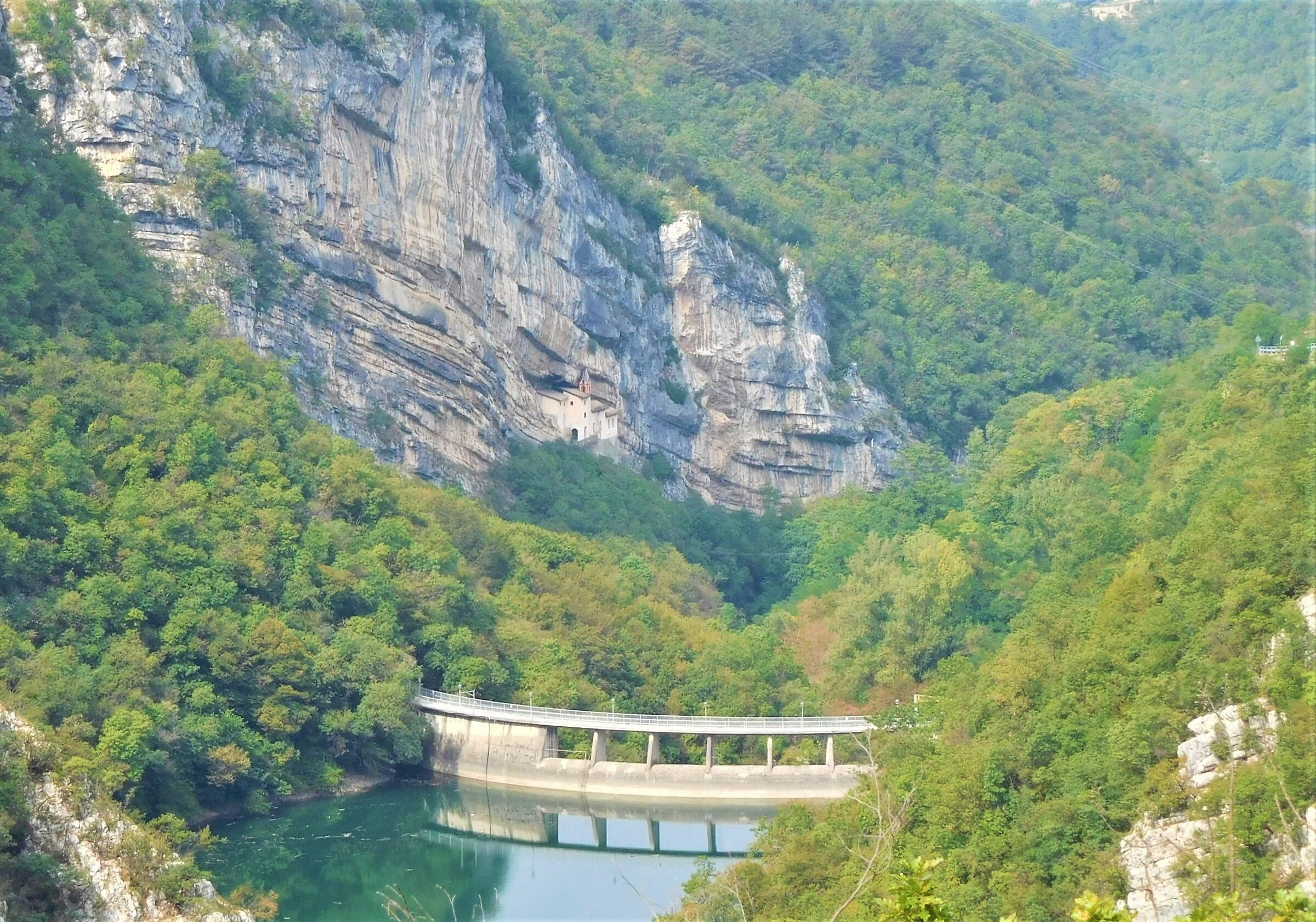 Diga di San Colombano - Rovereto - Eremo nel contesto