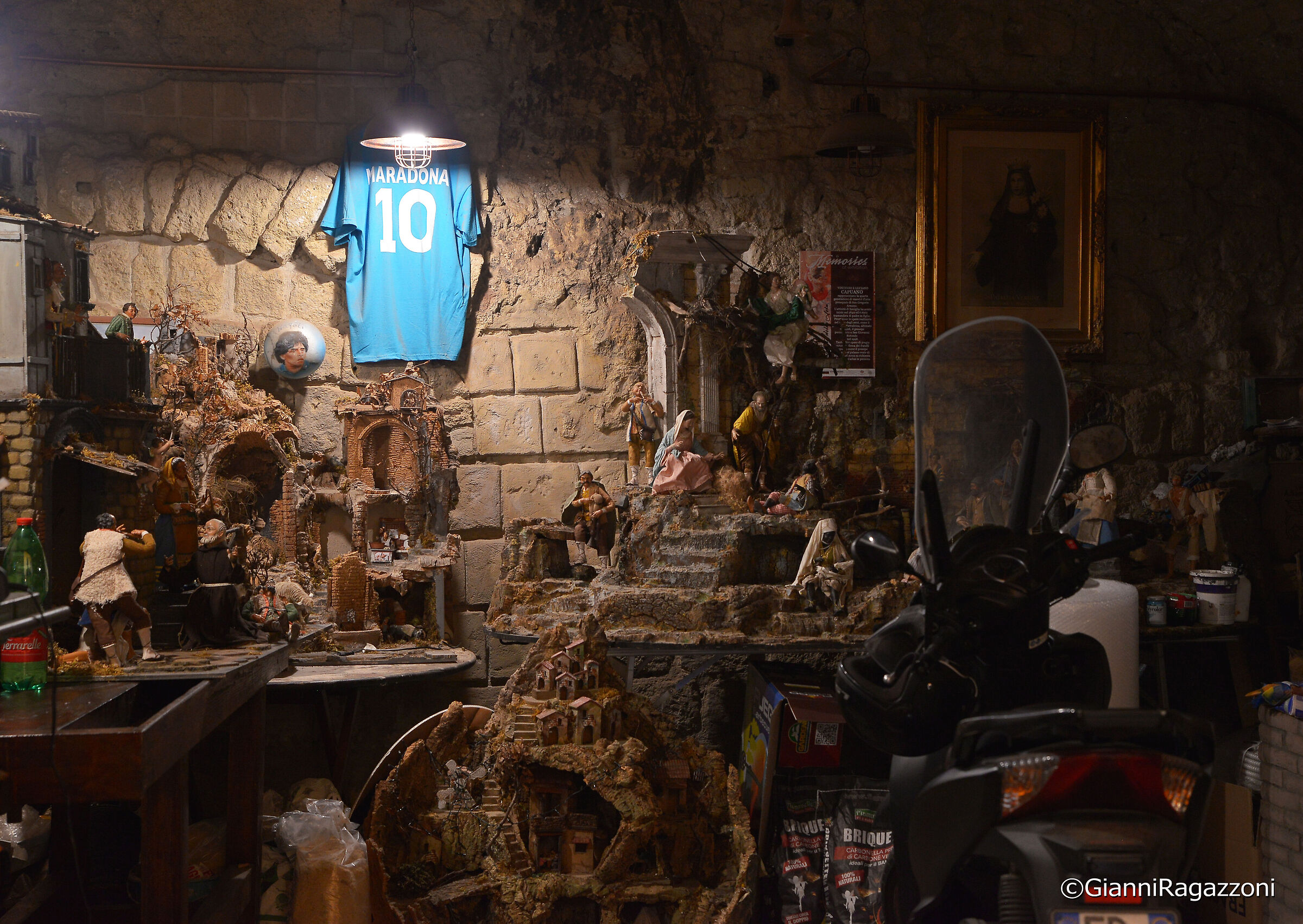 Napoli, laboratorio di presepi