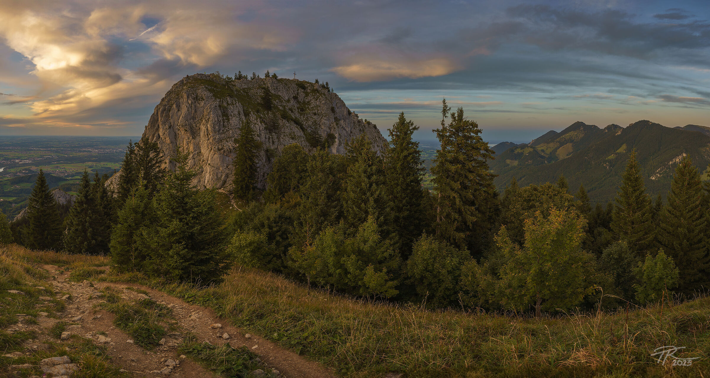 Clouds blowing in the wind (Contax Distagon 2.8/28)