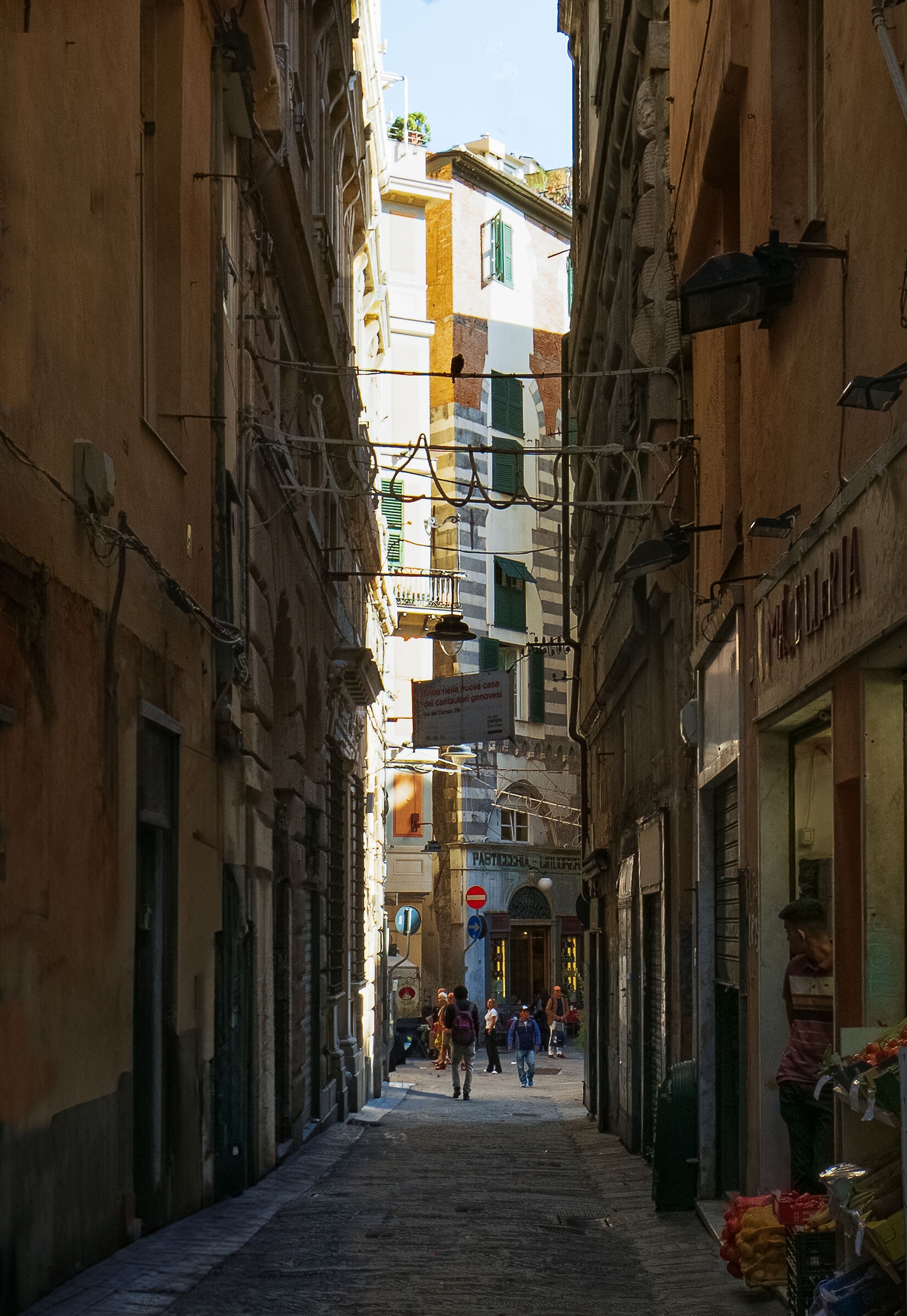 Genoa - Via del Campo - Glimpse