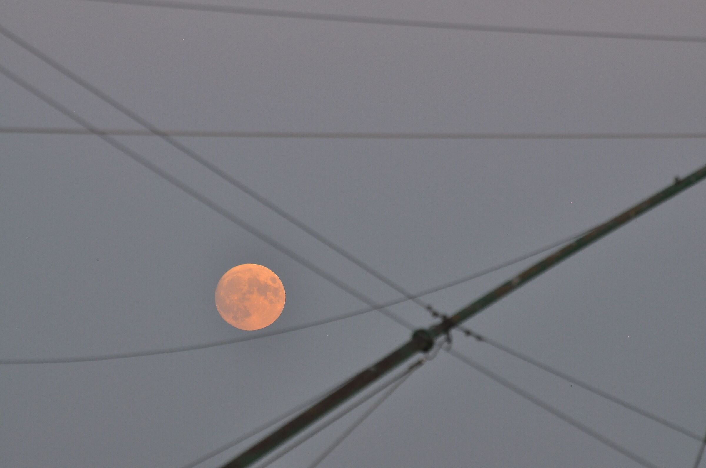 Luna "equilibrista"