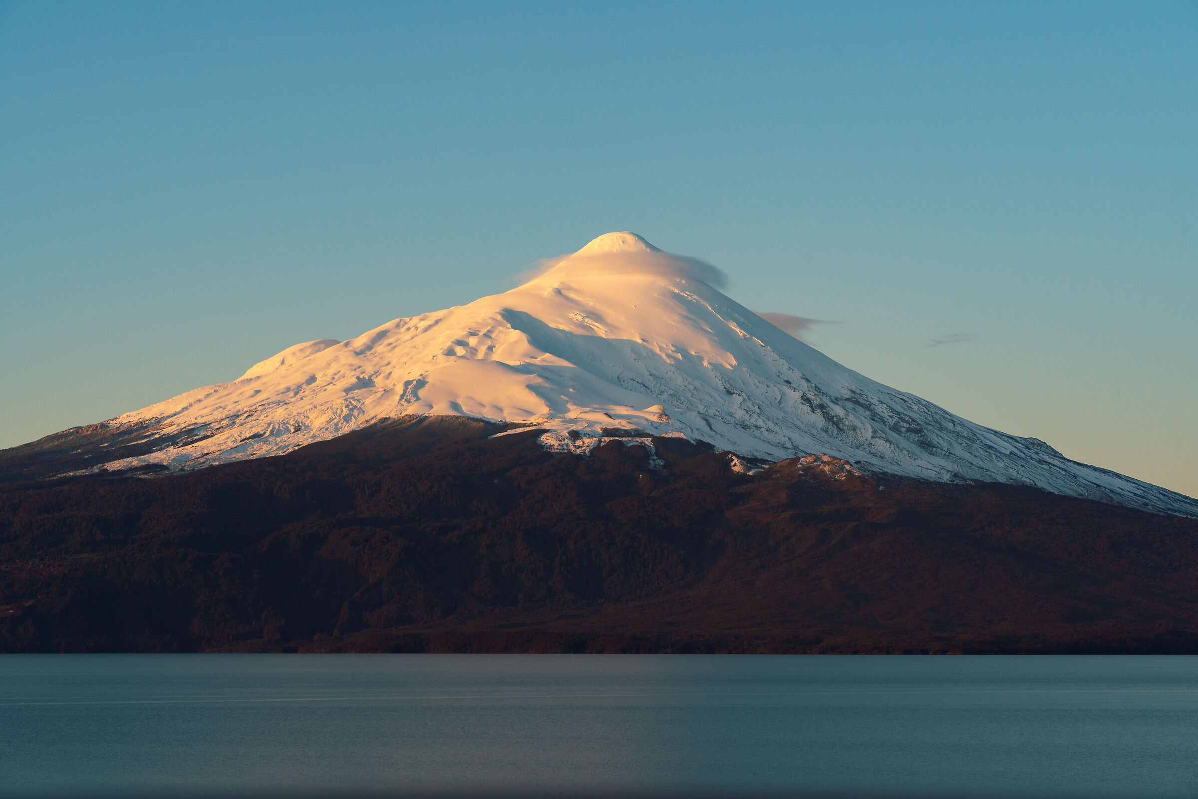 Lago Llanquihue con vista sul vulcano Osorno