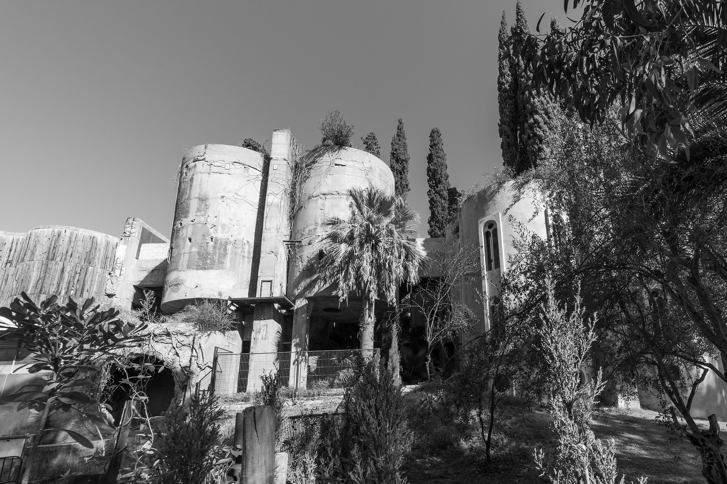 La Fábrica de Bofill: cemento e vegetazione