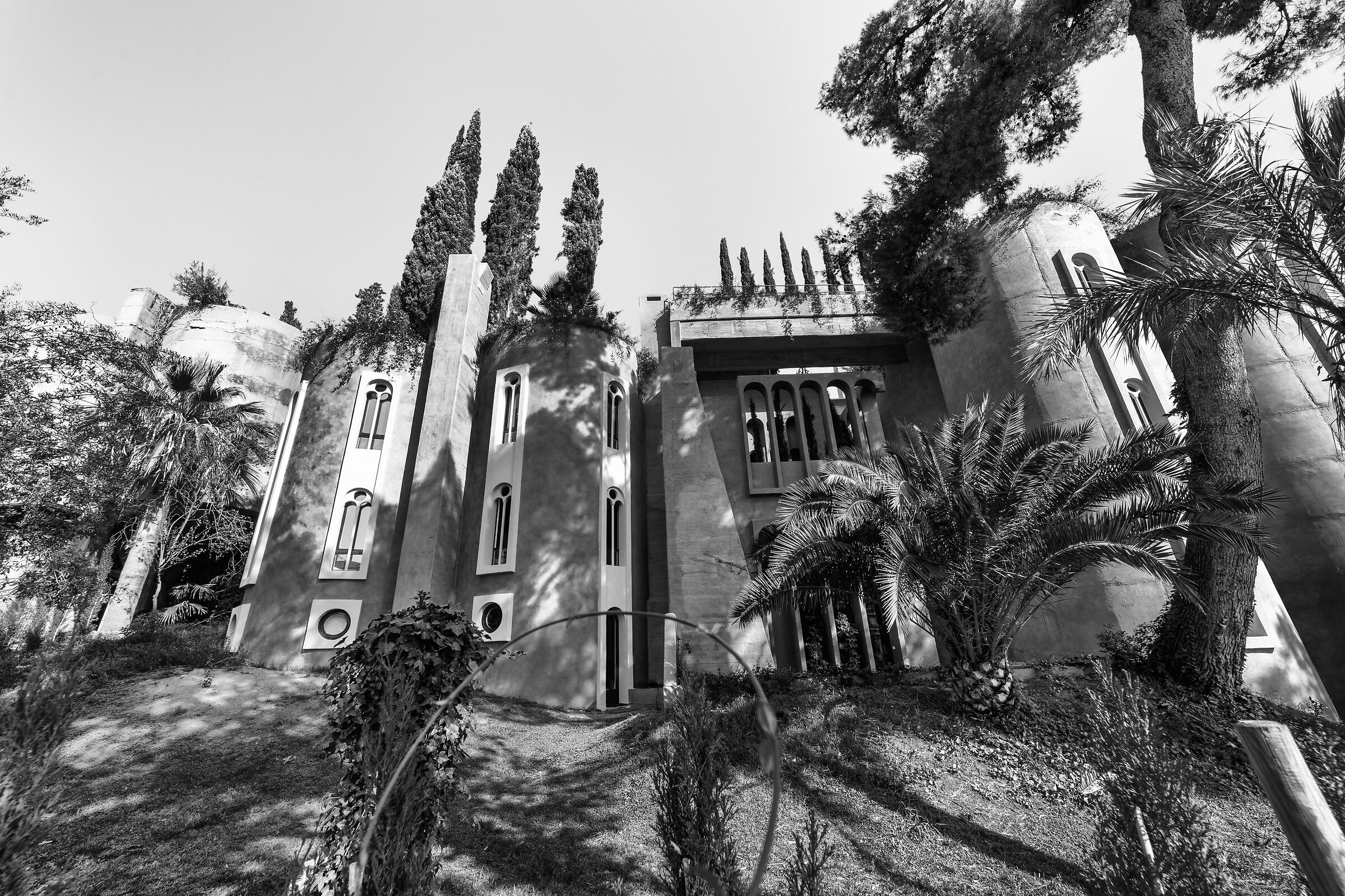 La Fábrica de Bofill: silos neogotici