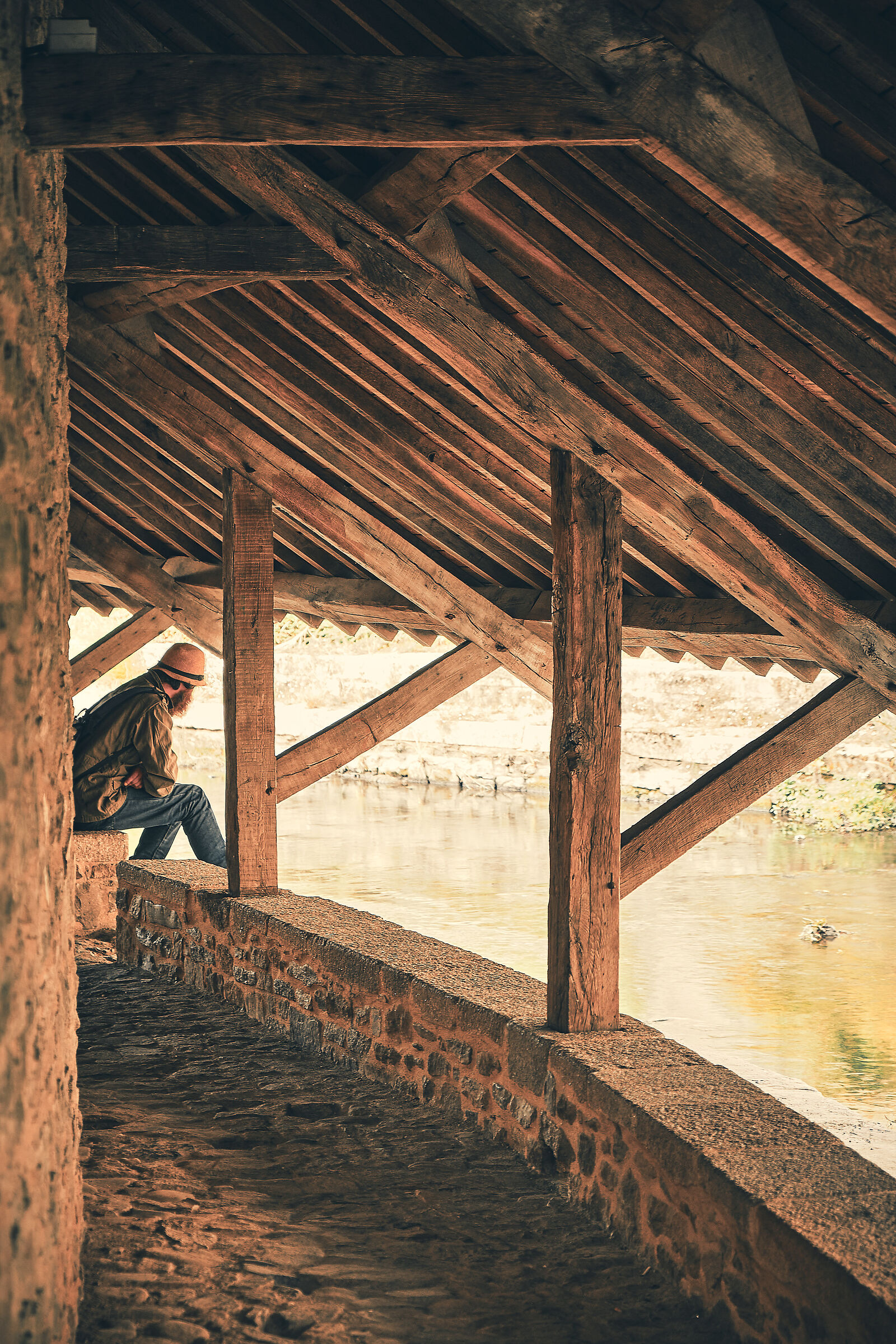 Vannes:Man at the covered wash-house
